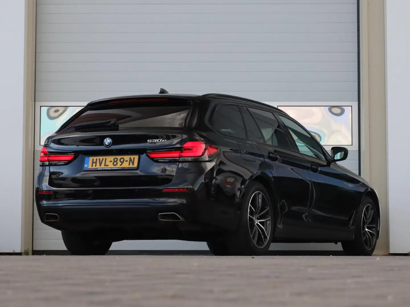BMW 530 5-serie Touring 530e High Executive | ACC | Head-u Zwart - 2