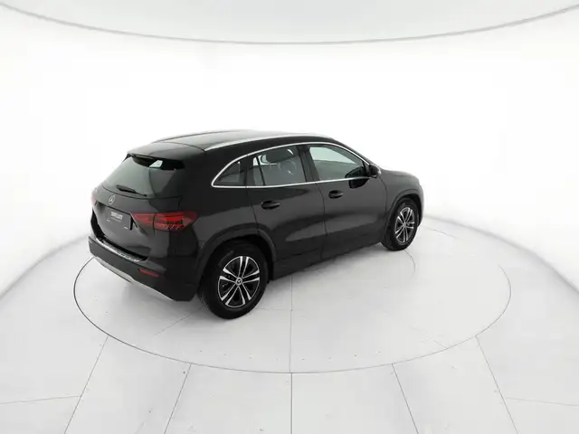 Mercedes-Benz Gla view 4