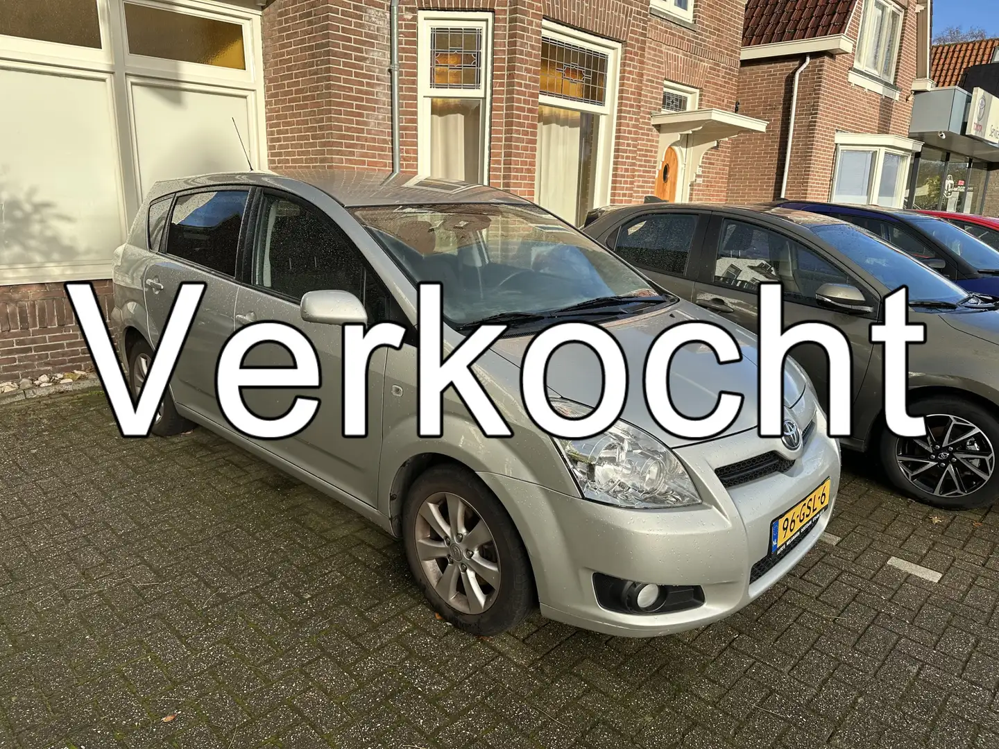 Toyota Verso 1.6 VVT-i Luna trekhaak / rijklaarprijs incl. 12 m Grijs - 1
