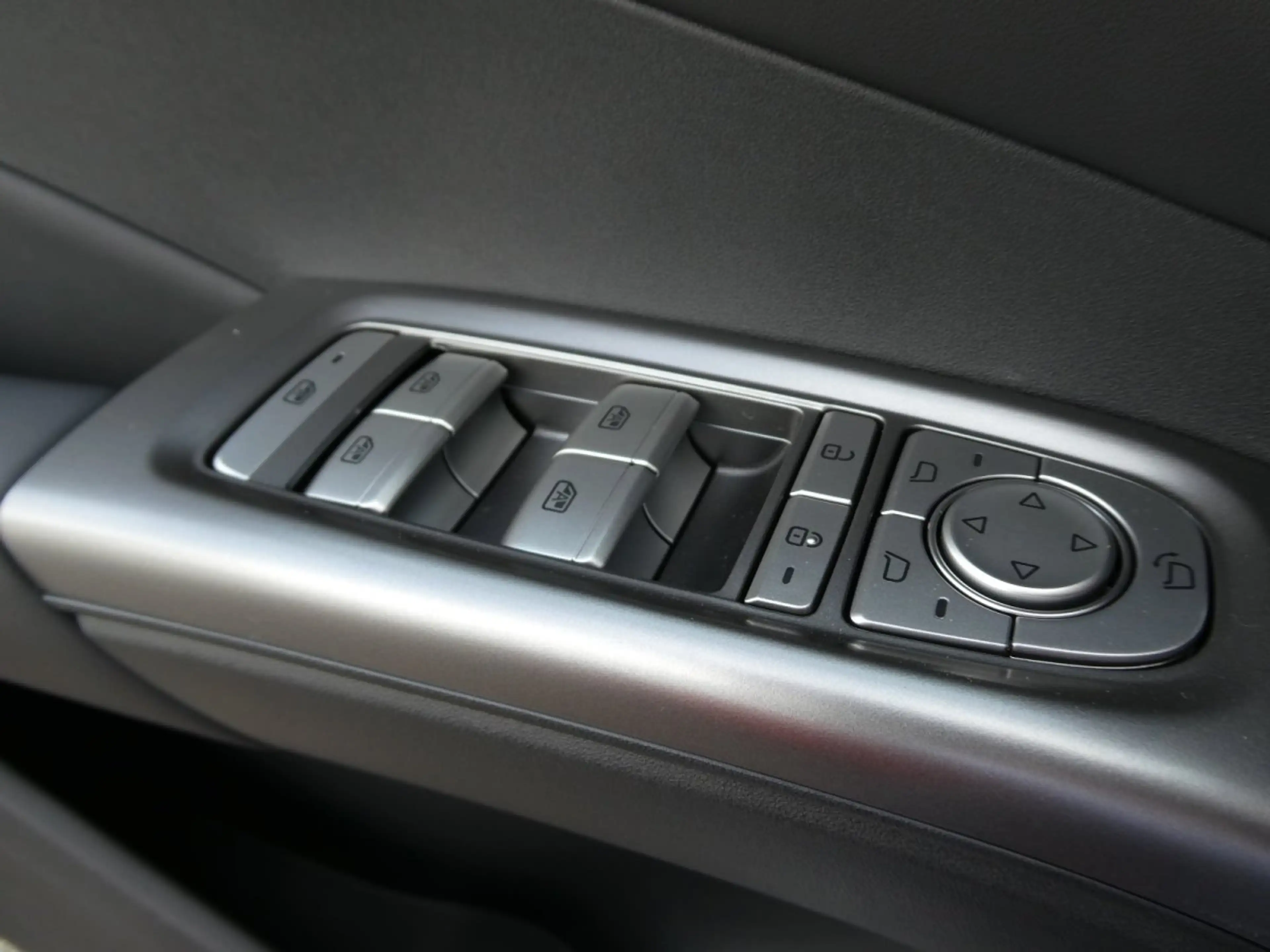 BYD Dolphin G DM-i Comfort*18,3 kWh *Glasdach*Head-Up*360Grad — photo 14