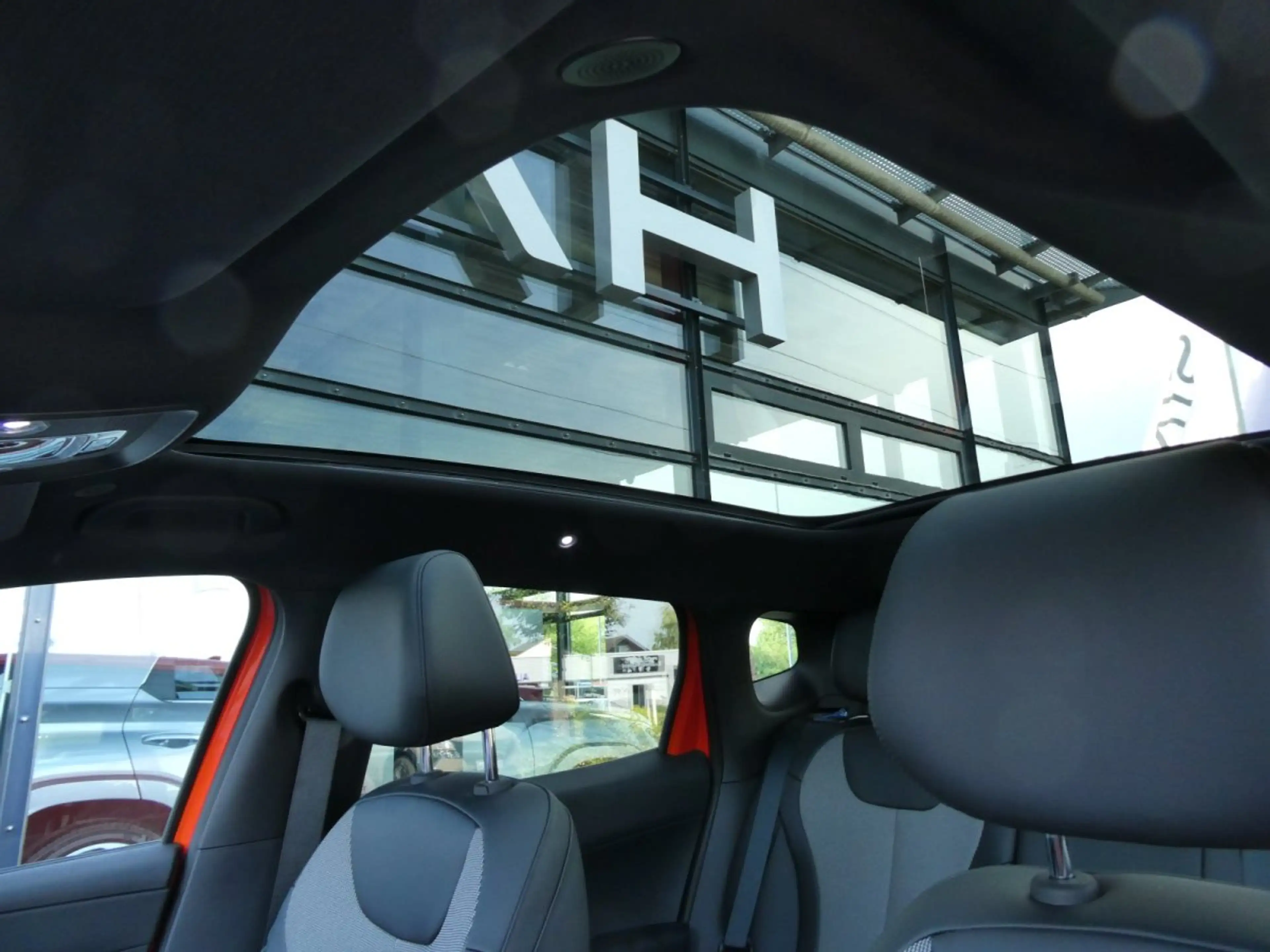 BYD Dolphin G DM-i Comfort*18,3 kWh *Glasdach*Head-Up*360Grad — photo 7