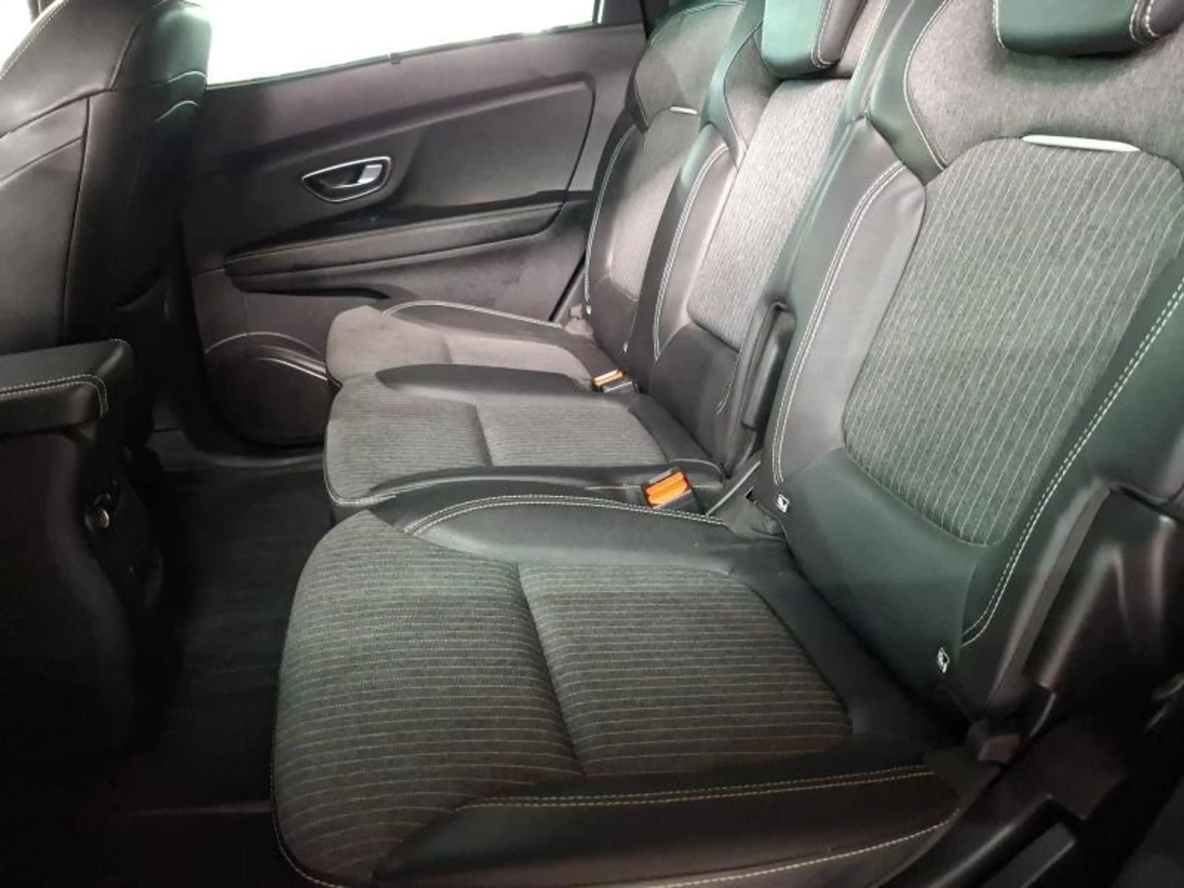 Renault Grand Scenic Intens — photo 13
