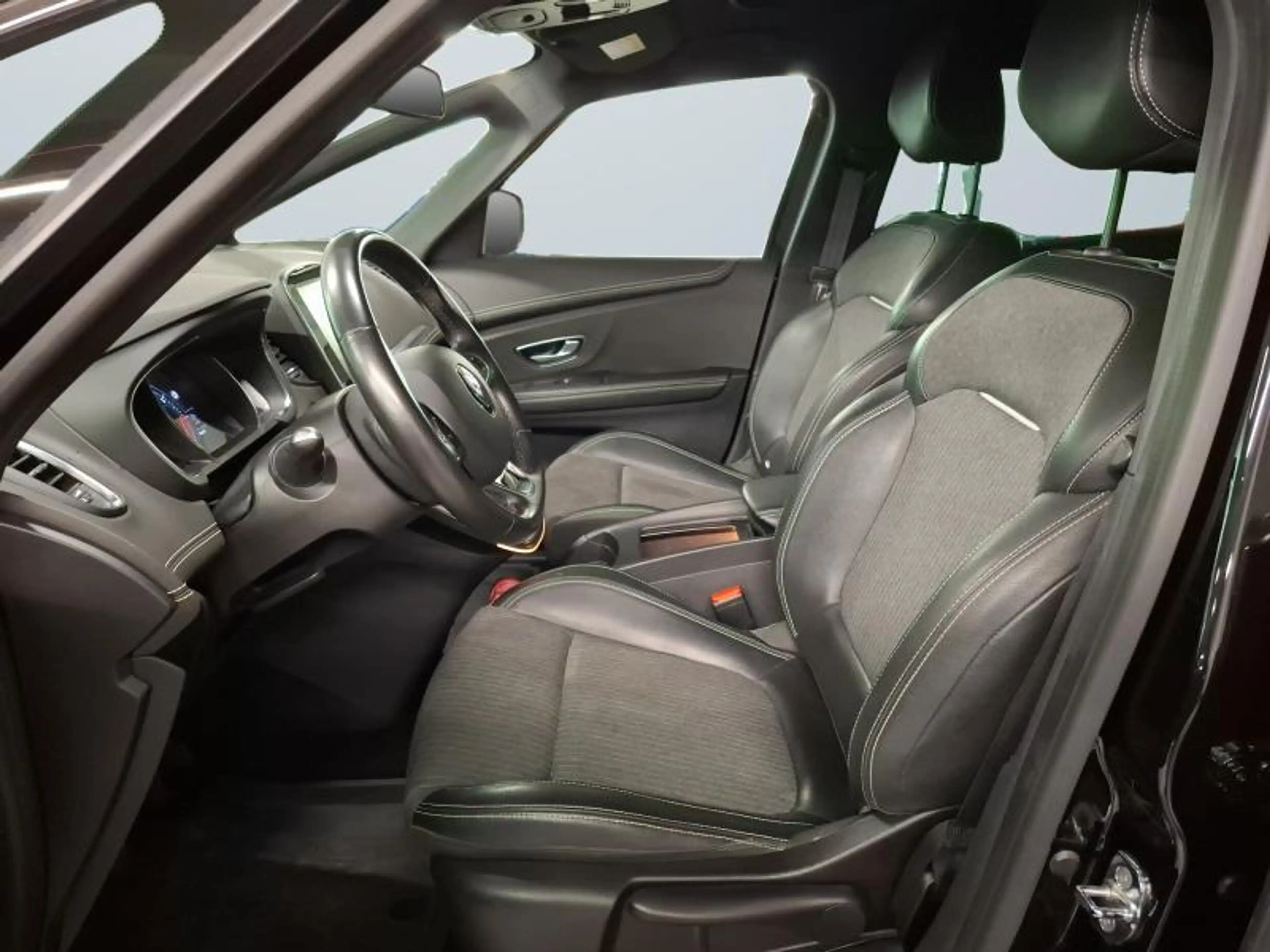 Renault Grand Scenic Intens — photo 12