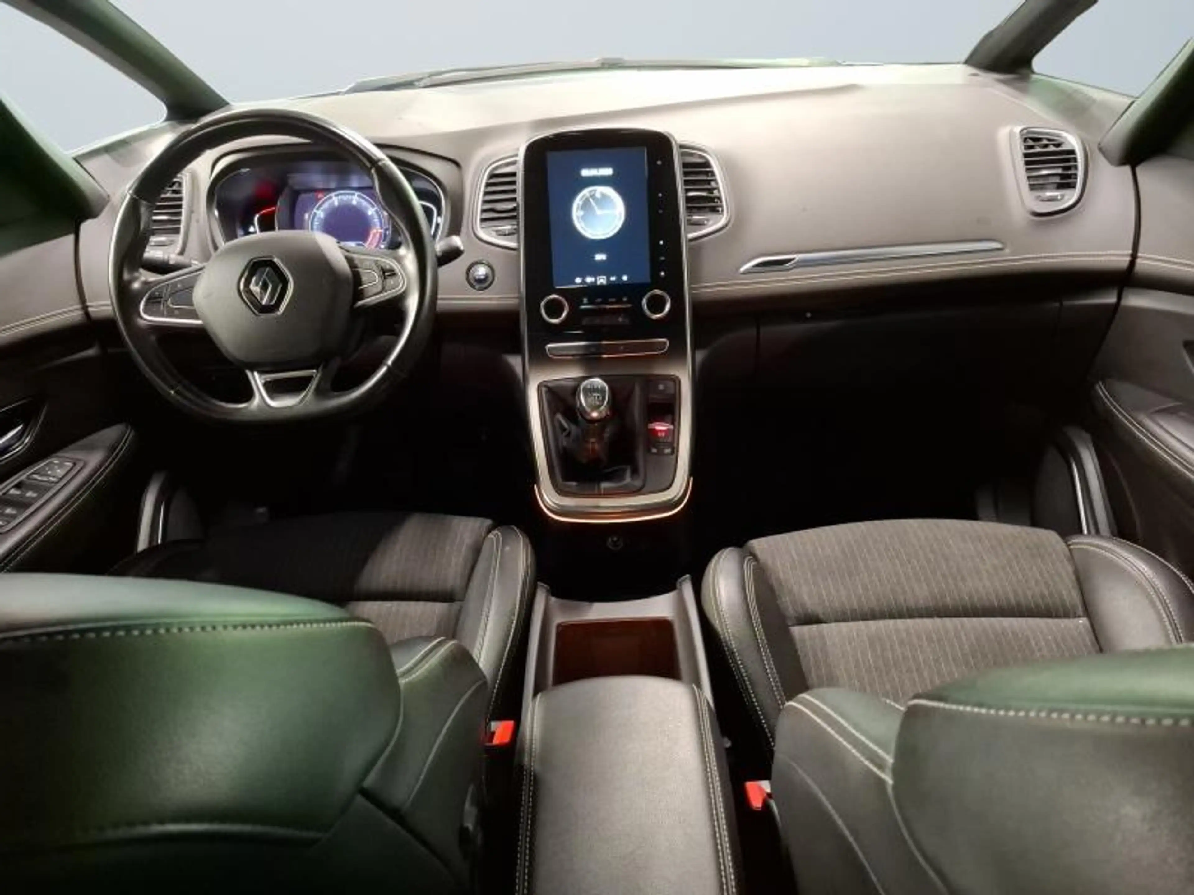 Renault Grand Scenic Intens — photo 15