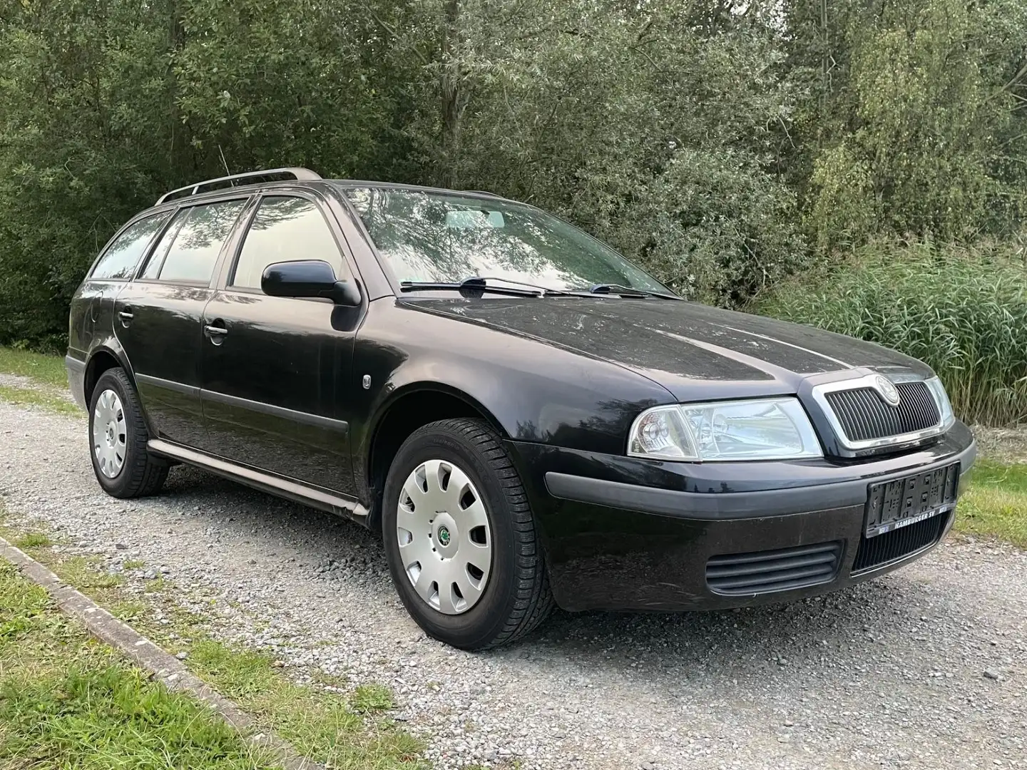 Skoda Octavia Combi Tour 1.6l MPI TÜV=NEU! AC 1.Hand! Schwarz - 1