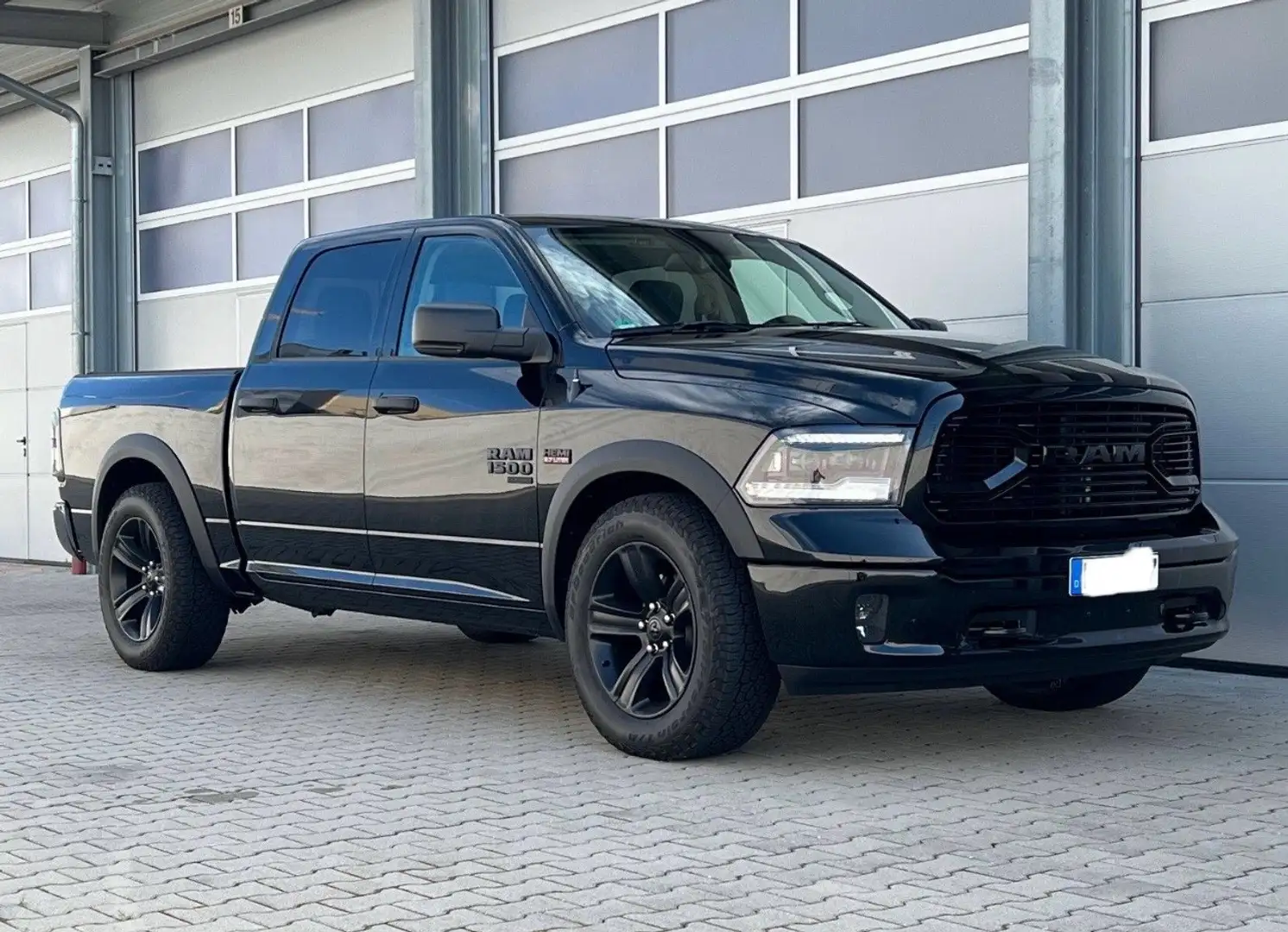 Dodge RAM classic Schwarz - 1