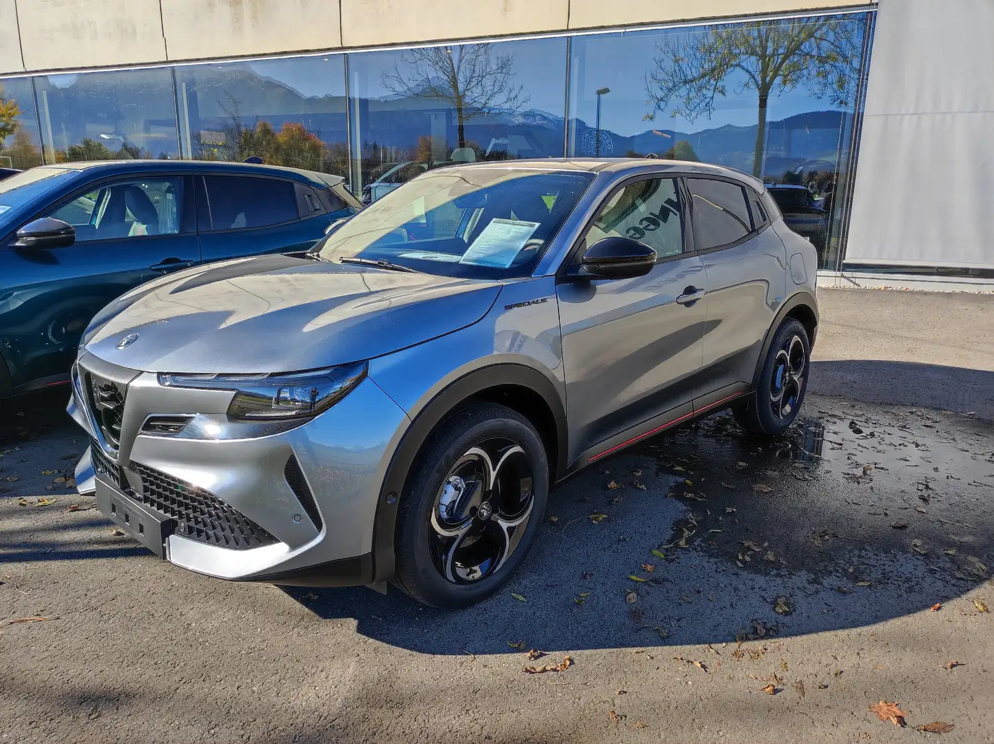 Alfa Romeo Junior Ibrida Speciale 1.2 MHEV e-DCT6 Grau - 1