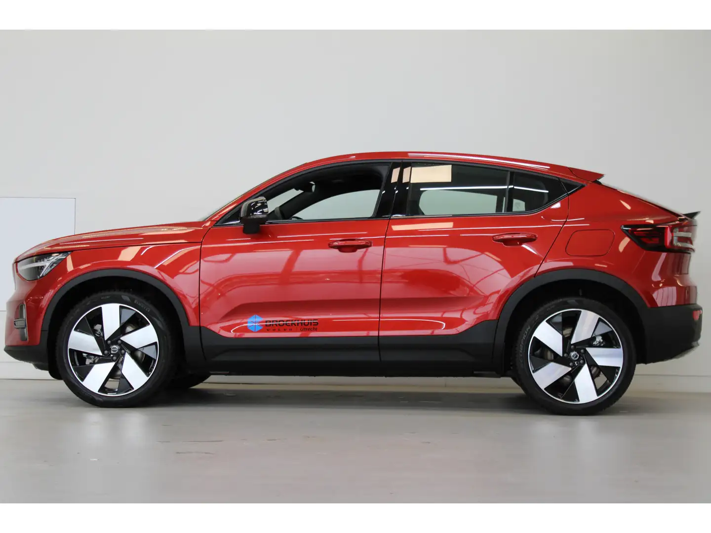 Volvo C40 Extended Range 232PK Plus 82kWh | 20'' | 3 Jaar On Red - 2