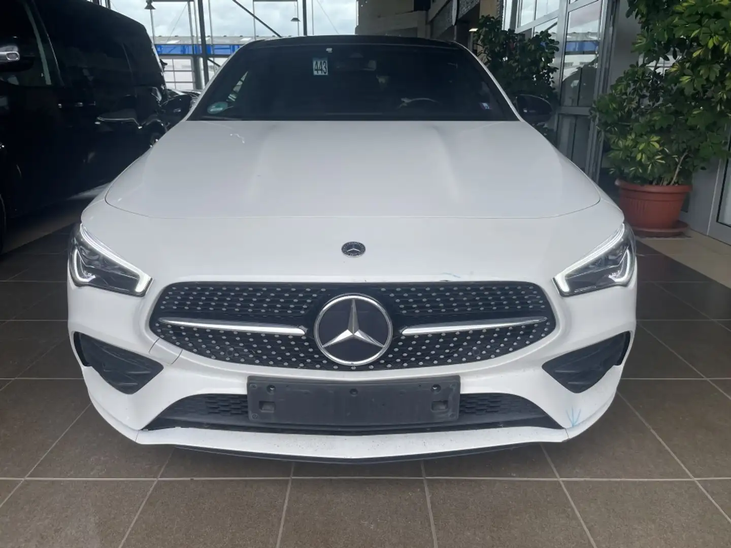 Mercedes-Benz CLA 200 AMG Line Pano Navi R.Cam Weiß - 2