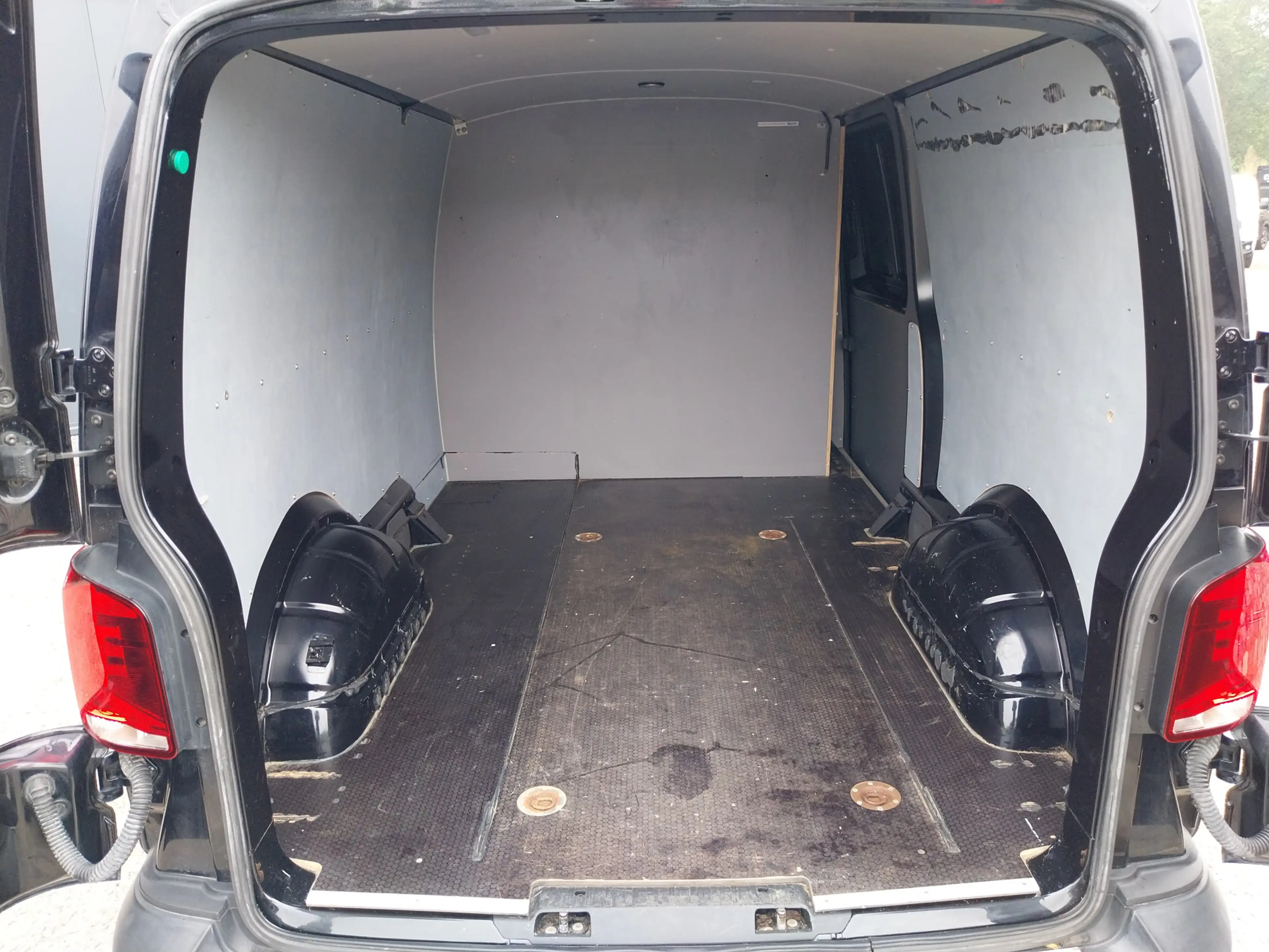 Volkswagen T6.1 Transporter 2.0 TDI 150 PK L2H1 NAVI CRUISE AIRCO 20 INCH TREK — photo 4