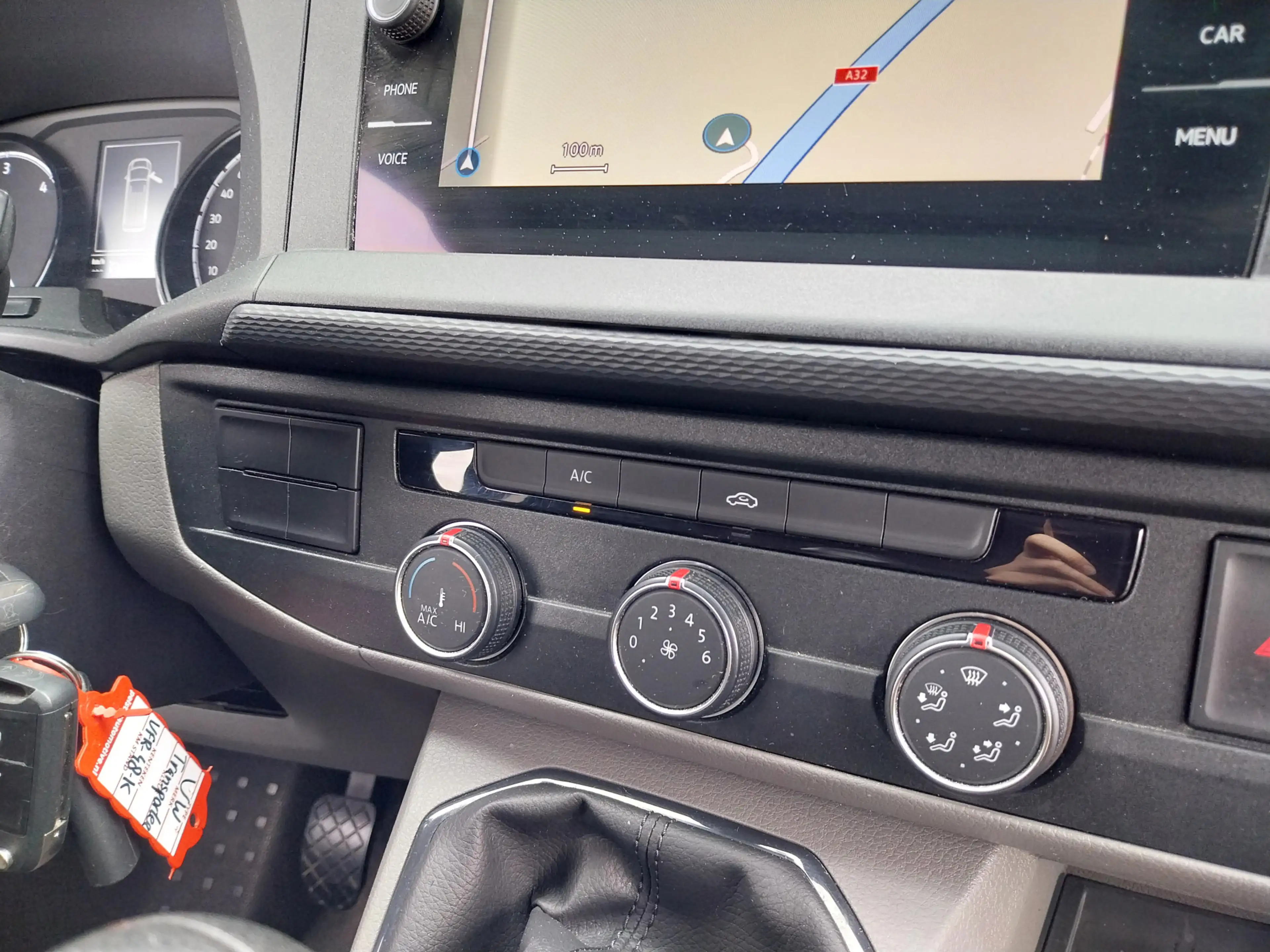 Volkswagen T6.1 Transporter 2.0 TDI 150 PK L2H1 NAVI CRUISE AIRCO 20 INCH TREK — photo 9