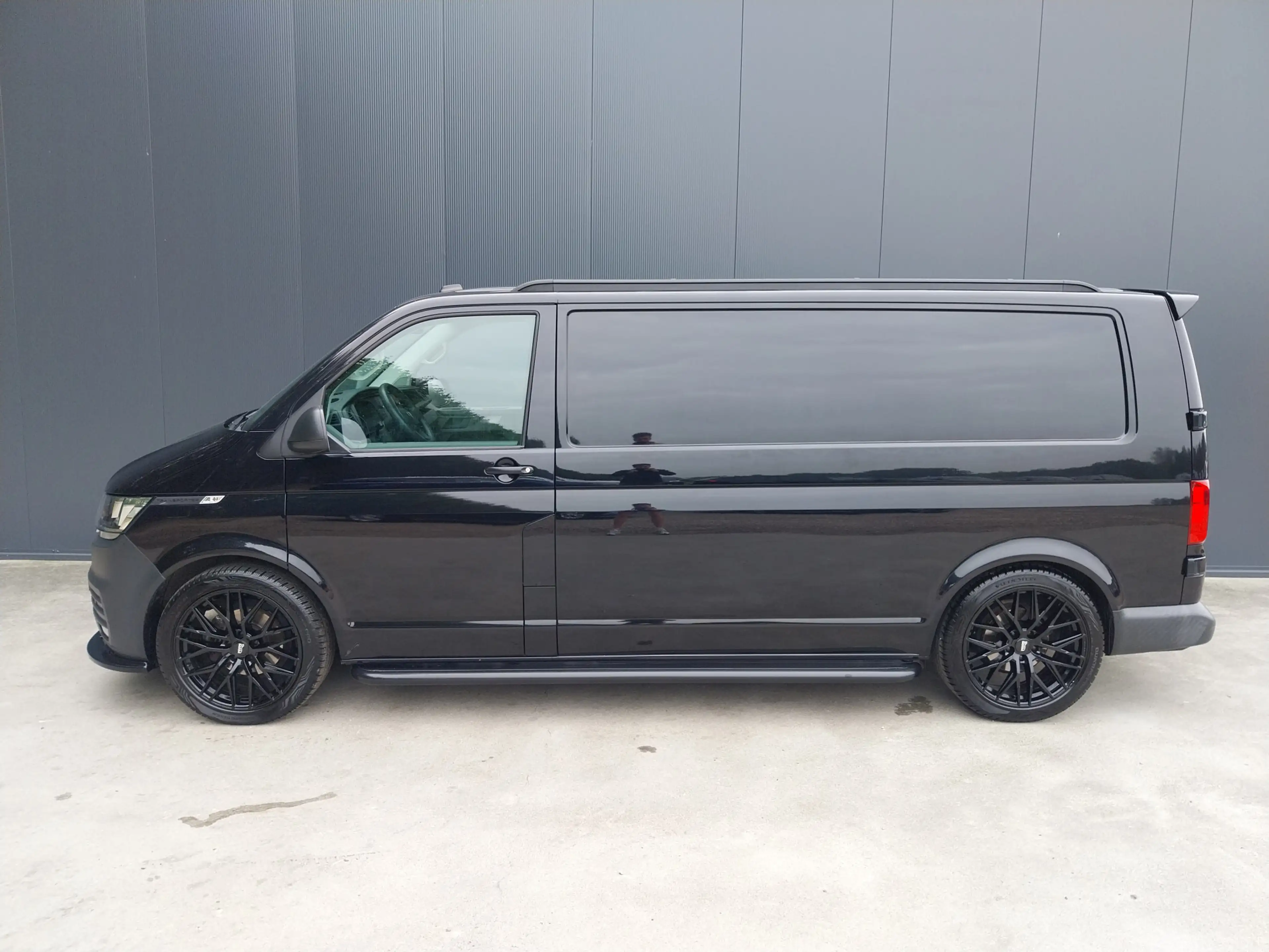 Volkswagen T6.1 Transporter 2.0 TDI 150 PK L2H1 NAVI CRUISE AIRCO 20 INCH TREK — photo 5