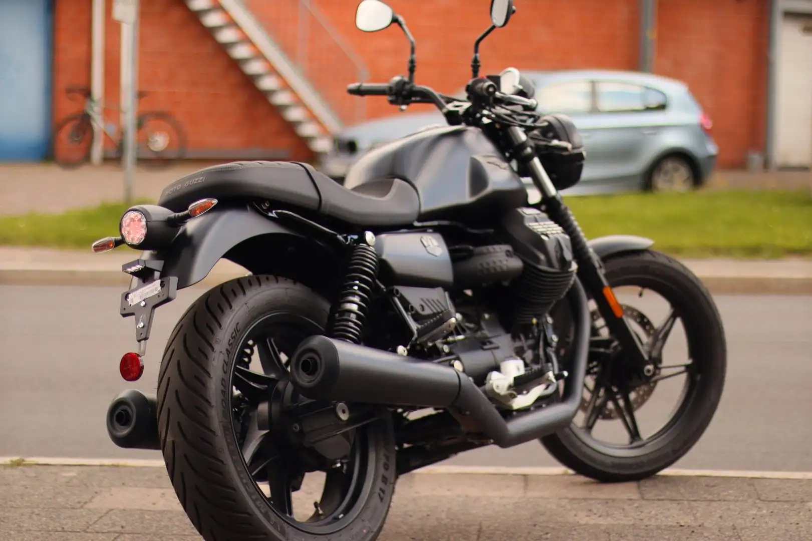 Moto Guzzi V 7 Stone Czarny - 2