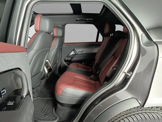 Land Rover Range Rover Sport view 9