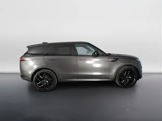 Land Rover Range Rover Sport view 3
