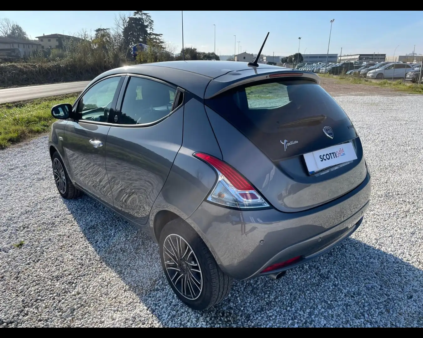 Lancia Ypsilon 5 Porte 1.0 FireFly Hybrid Gold Grau - 2