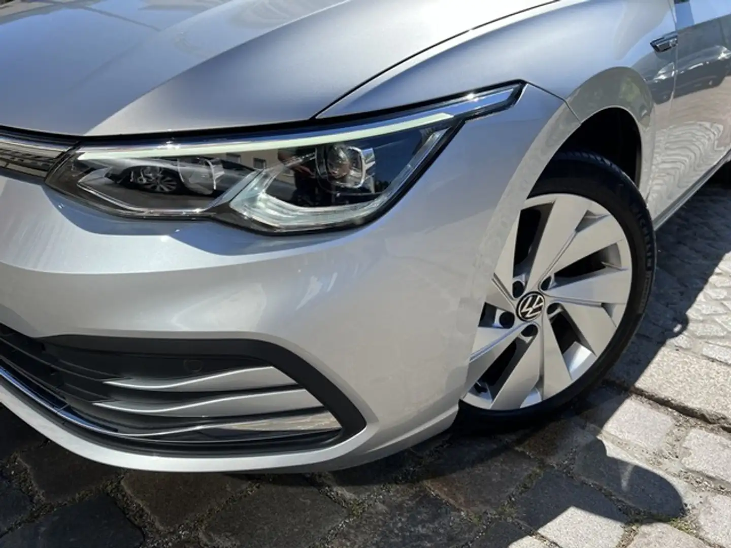 Volkswagen Golf VIII Style PANO eAHK ACC KAM LED SITZHZG Silber - 2