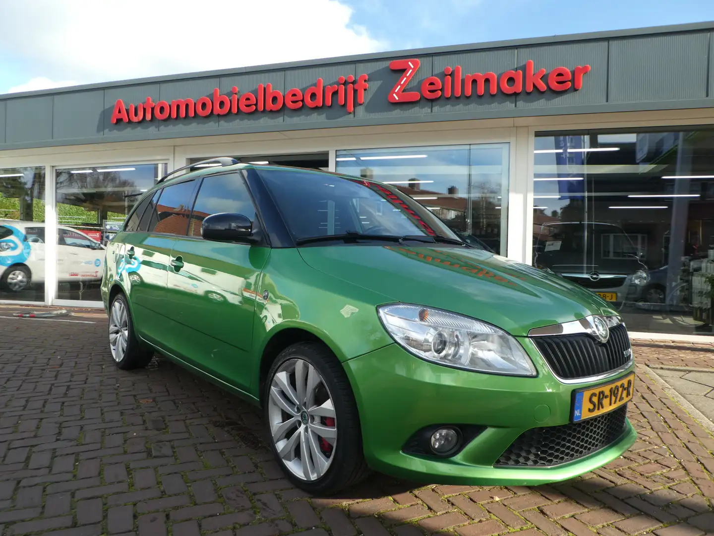 Skoda Fabia Combi 1.4 TSI RS Automaat, 180PK, Clima, Schuifdak Groen - 1