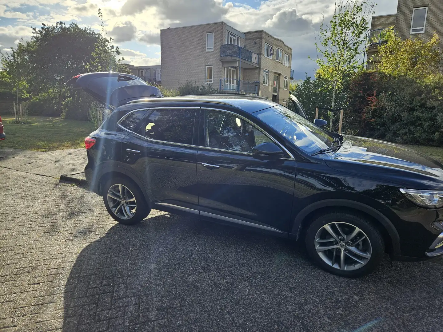 MG EHS 1.5 TGDI Luxury Zwart - 1