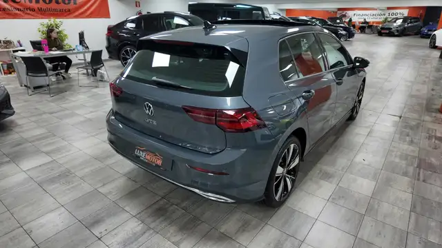 Volkswagen Golf view 6