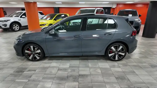 Volkswagen Golf view 3