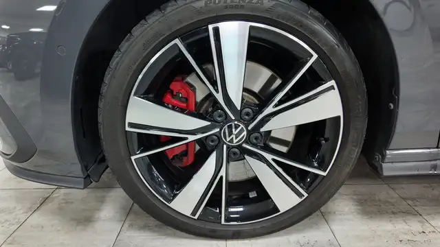 Volkswagen Golf view 13