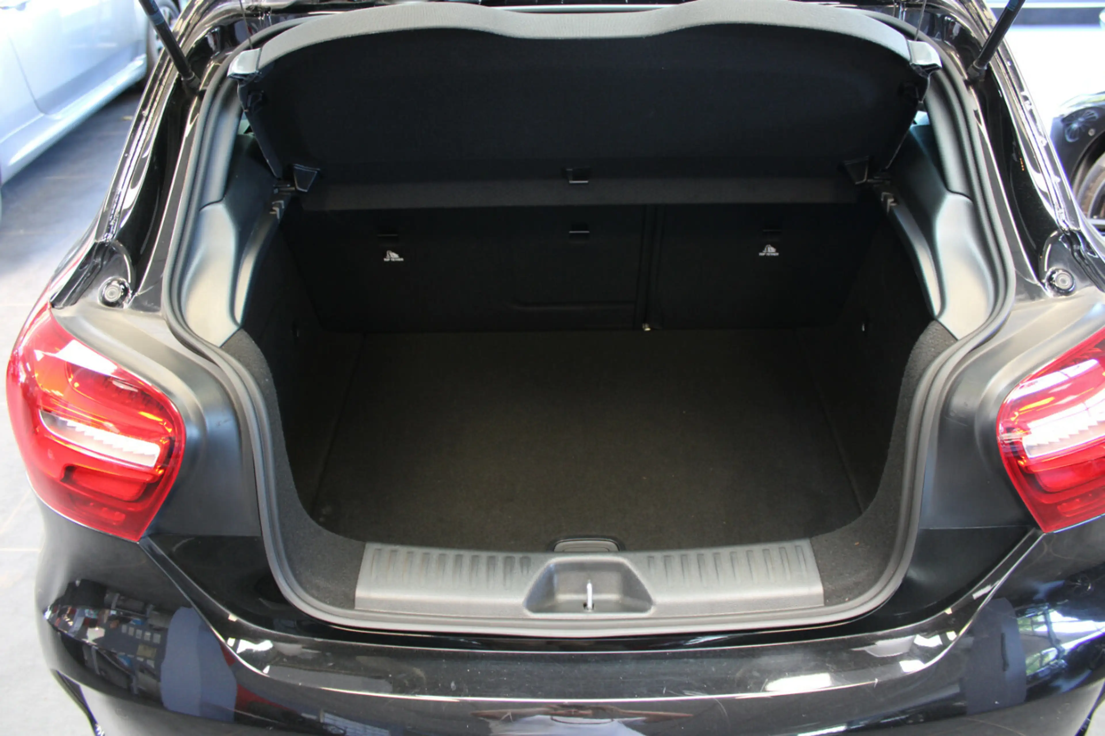 Mercedes-Benz A 180 d 7G-DCT Peak Edition AMG — photo 6