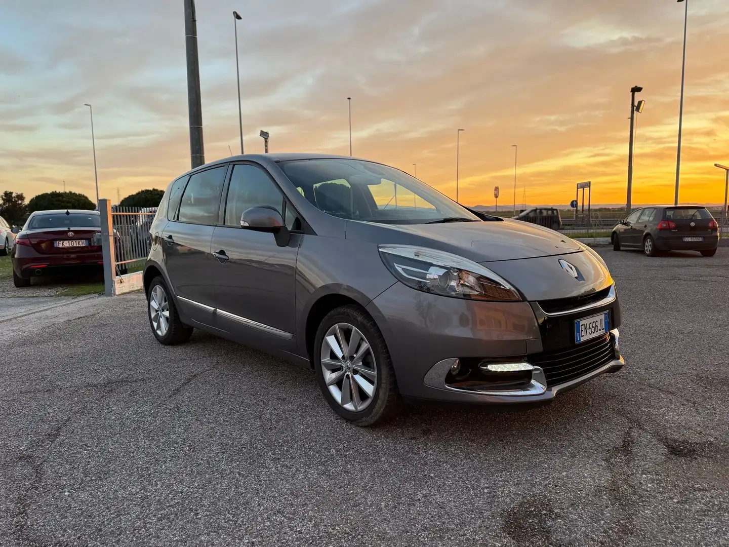 Renault Scenic Scenic X-Mod 1.5 dci Live s Grijs - 1