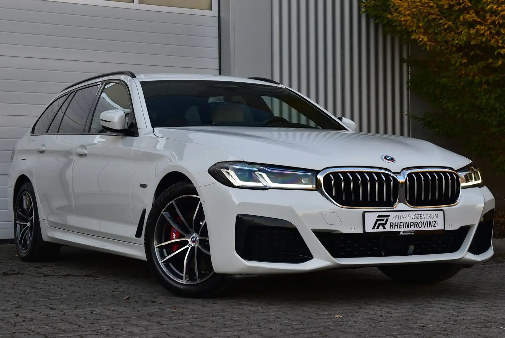 BMW 530 530e xDrive M-Sport/Laser/ACC/360° Kam./AHK Weiß - 1