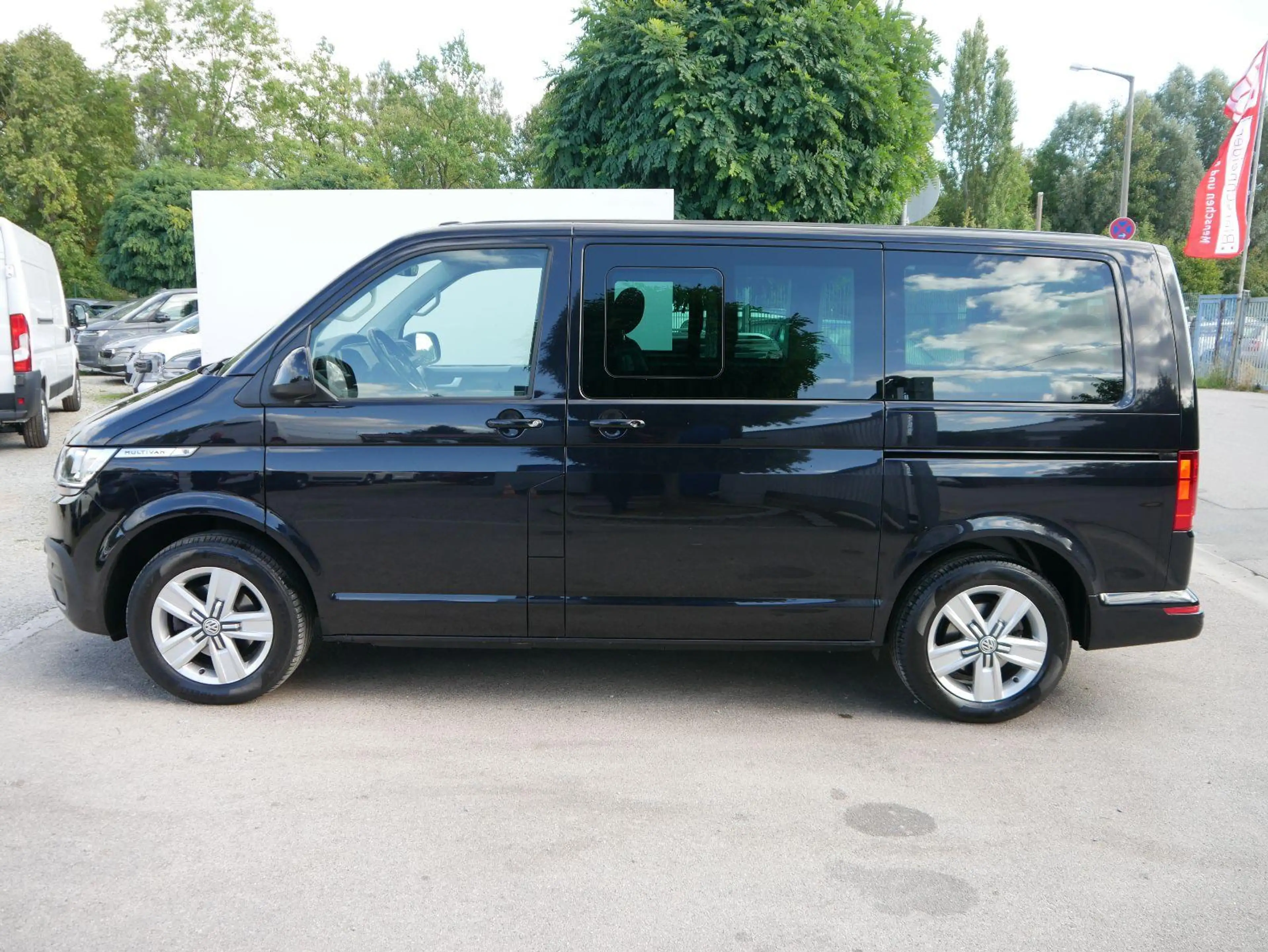 Volkswagen T6.1 Multivan 2.0 TDI Comfortline DSG 7-SITZER*AHK*PDC*NAVI*SMAR — photo 6