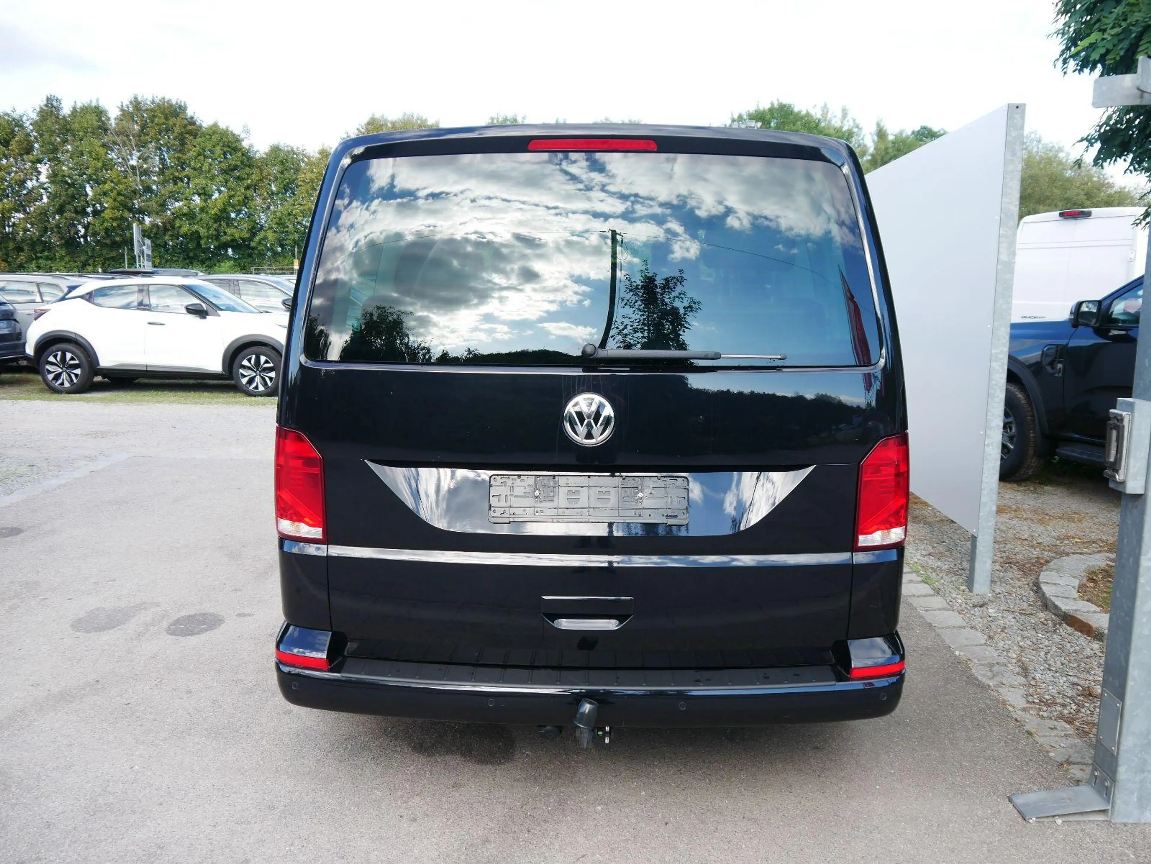Volkswagen T6.1 Multivan 2.0 TDI Comfortline DSG 7-SITZER*AHK*PDC*NAVI*SMAR — photo 3
