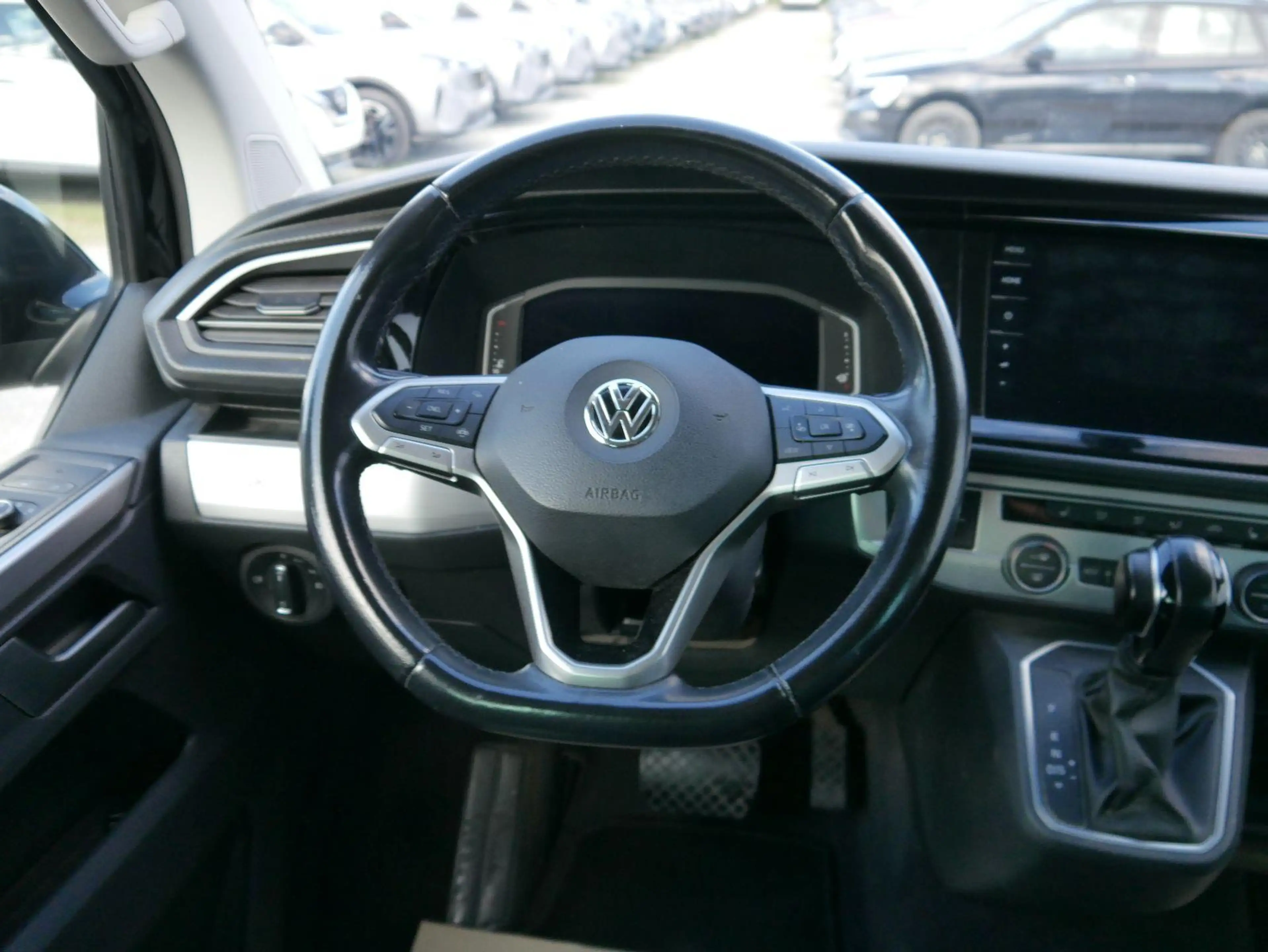 Volkswagen T6.1 Multivan 2.0 TDI Comfortline DSG 7-SITZER*AHK*PDC*NAVI*SMAR — photo 13