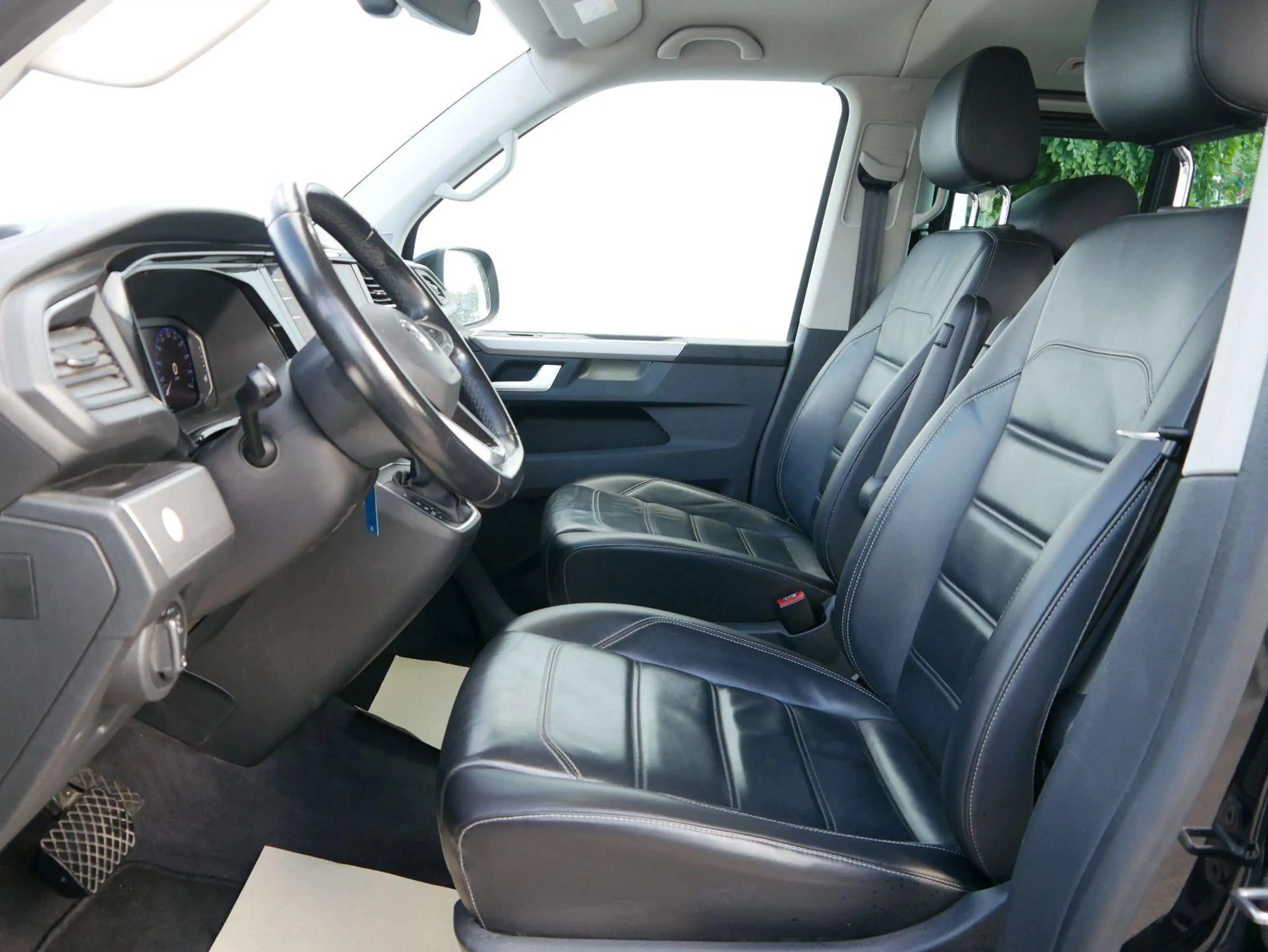 Volkswagen T6.1 Multivan 2.0 TDI Comfortline DSG 7-SITZER*AHK*PDC*NAVI*SMAR — photo 11