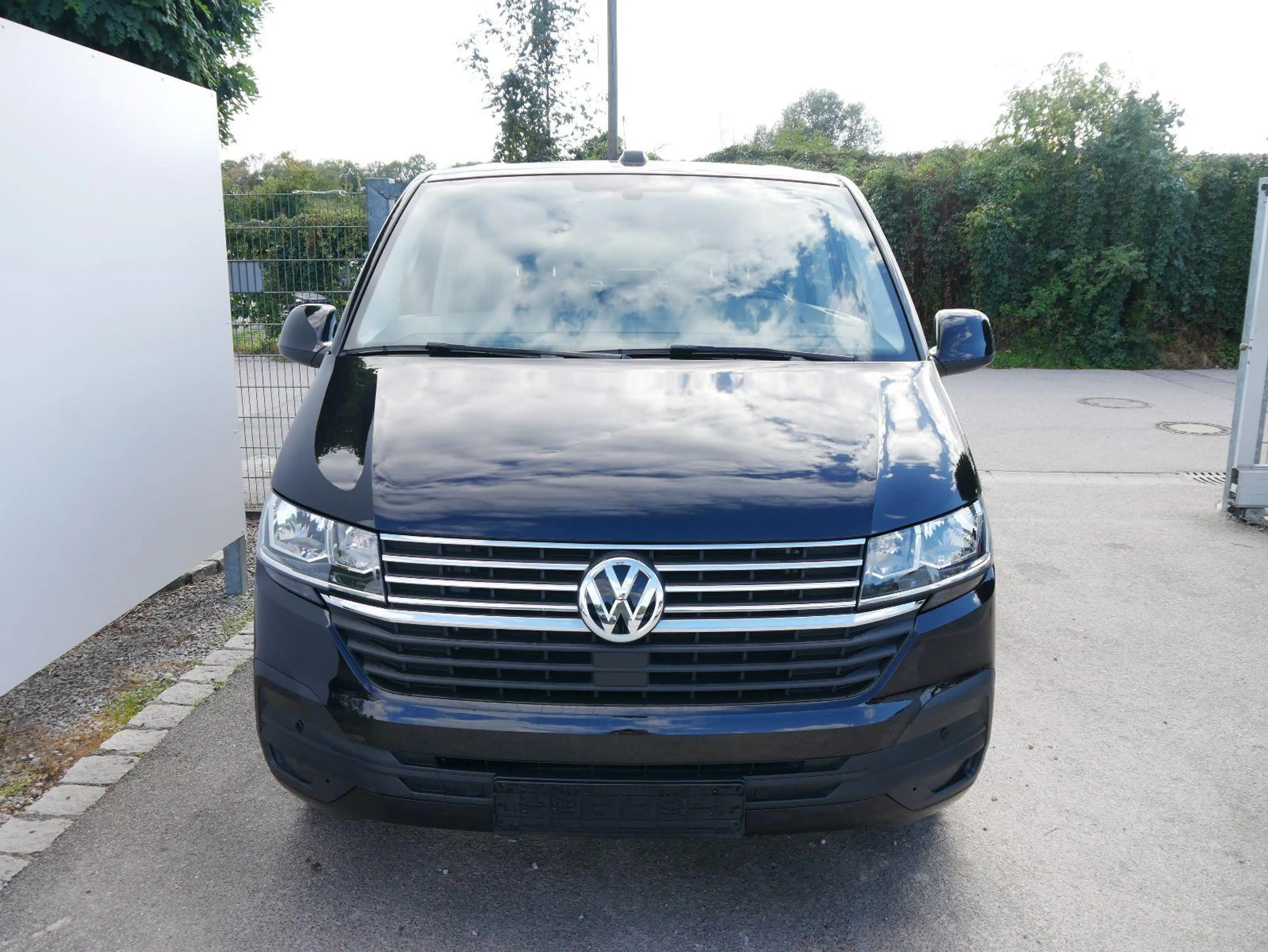 Volkswagen T6.1 Multivan 2.0 TDI Comfortline DSG 7-SITZER*AHK*PDC*NAVI*SMAR — photo 4