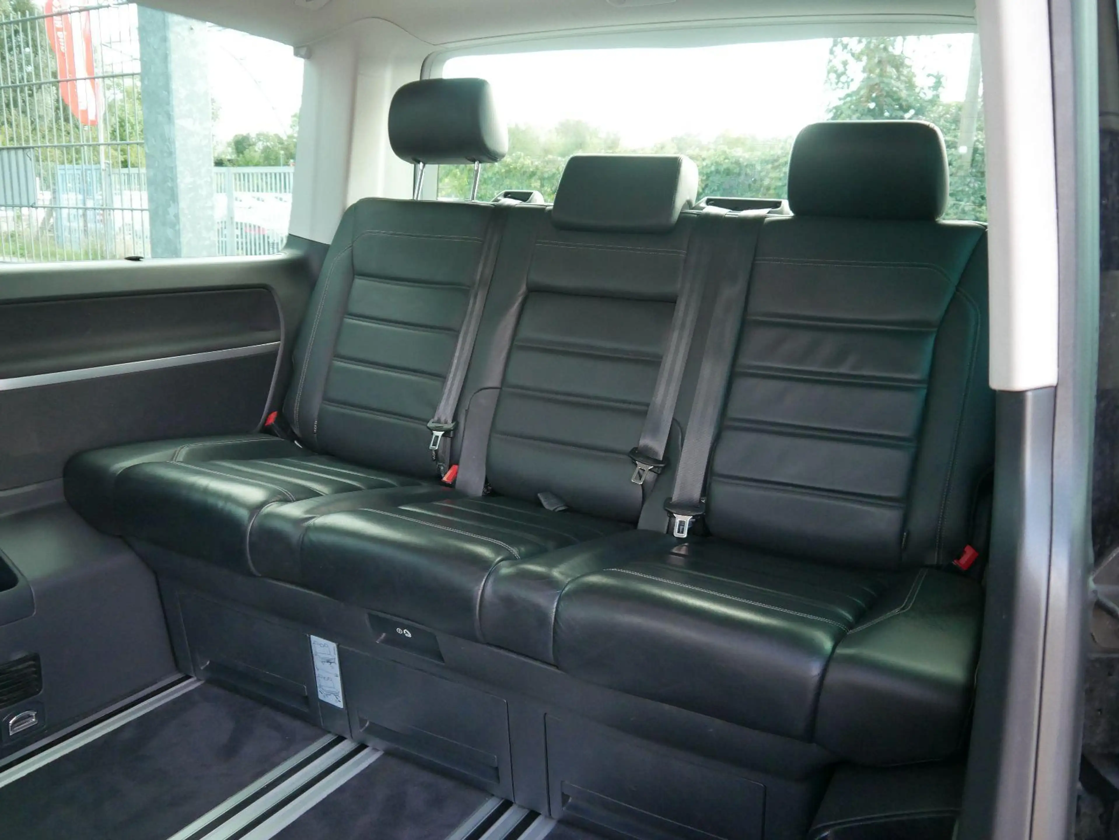 Volkswagen T6.1 Multivan 2.0 TDI Comfortline DSG 7-SITZER*AHK*PDC*NAVI*SMAR — photo 9