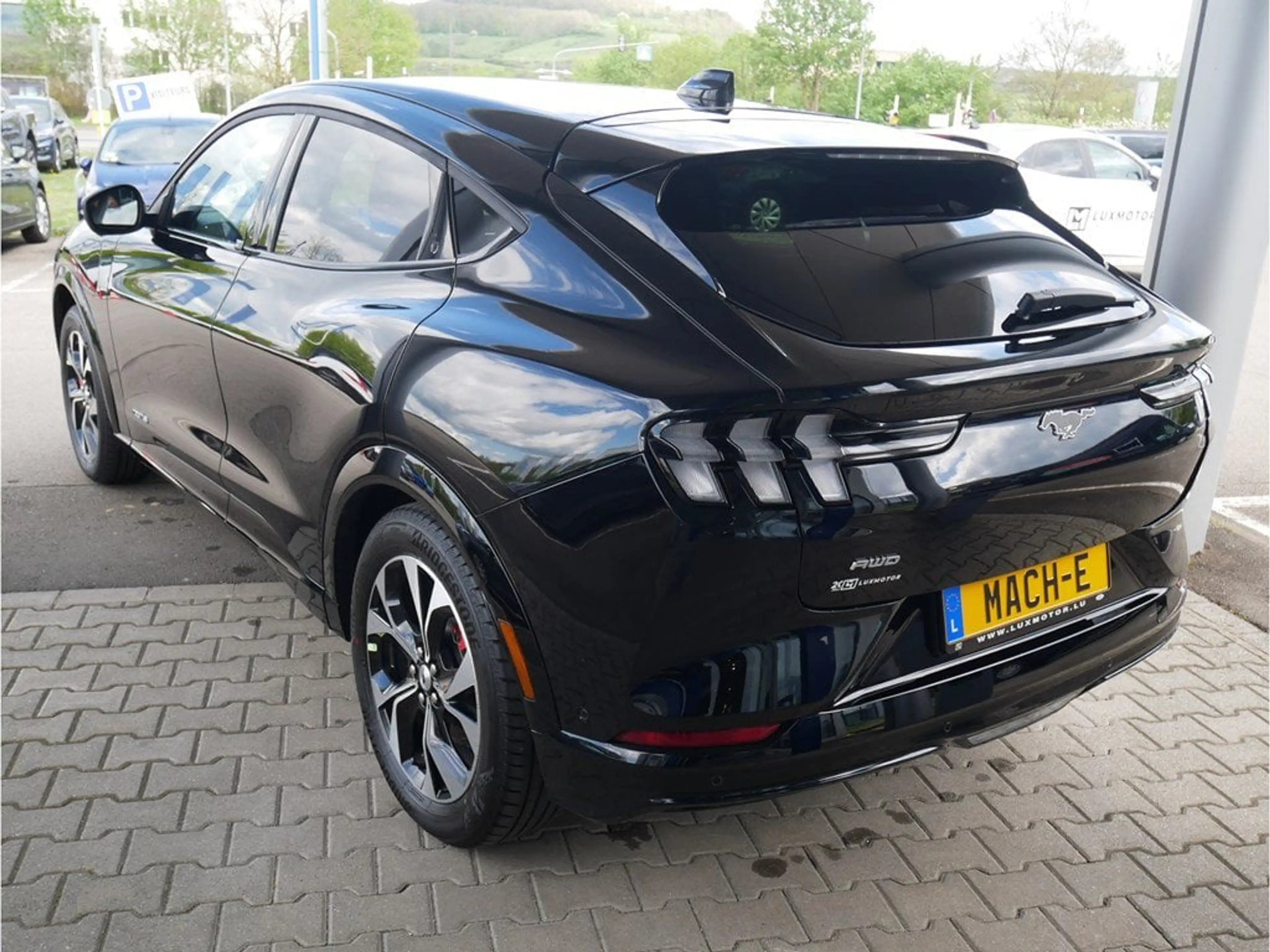 Ford Mustang Mach-E Premium AWD 76kWh Standard Range 269CV/198kW - A1 — photo 5