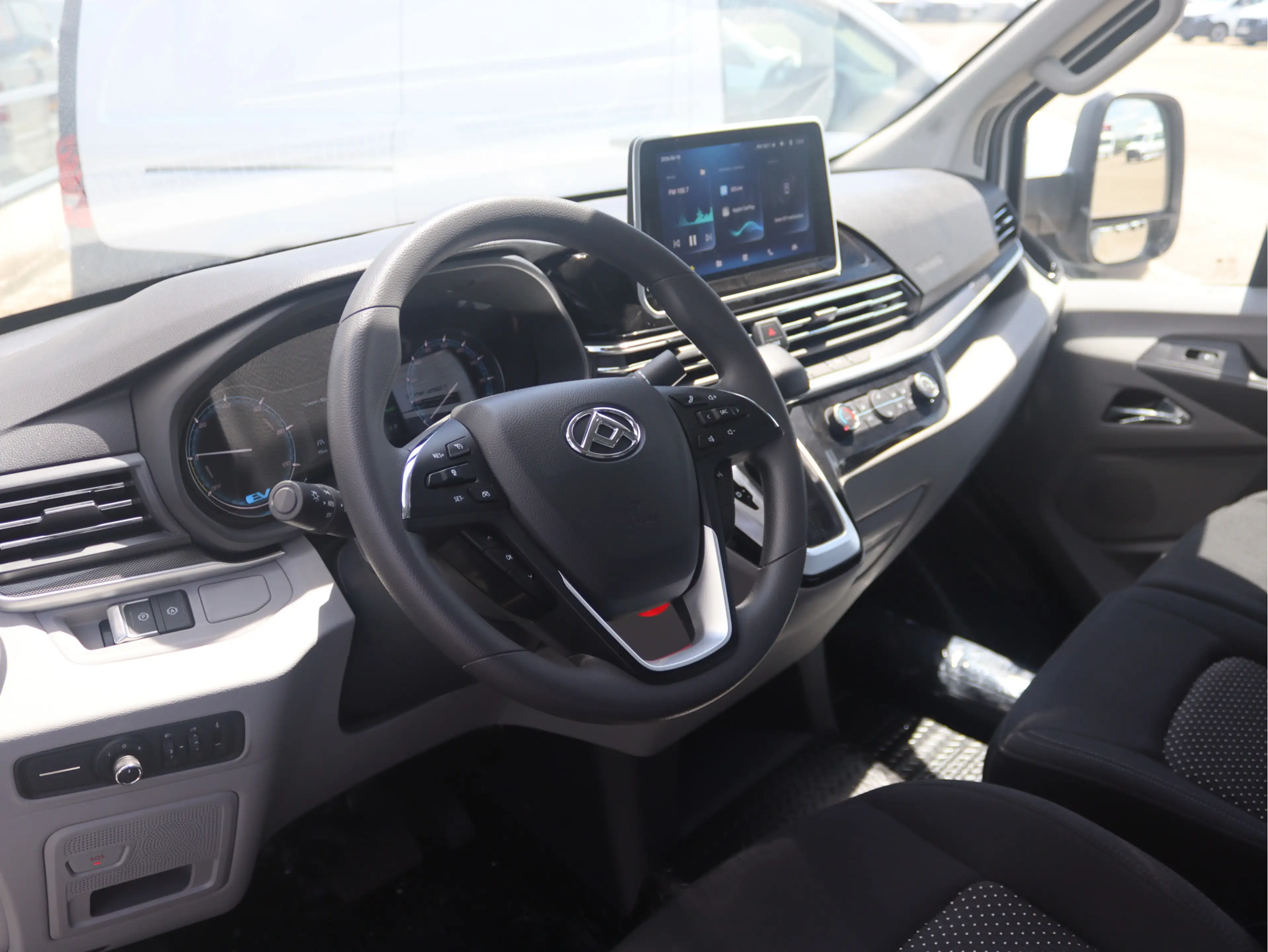 Maxus eDeliver 9 L3 Business DEAL 65 kWh — photo 4