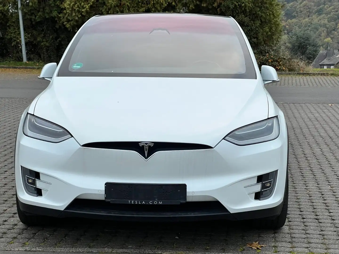 Tesla Model X - Sport-Utility-Vehicle Weiß - 1