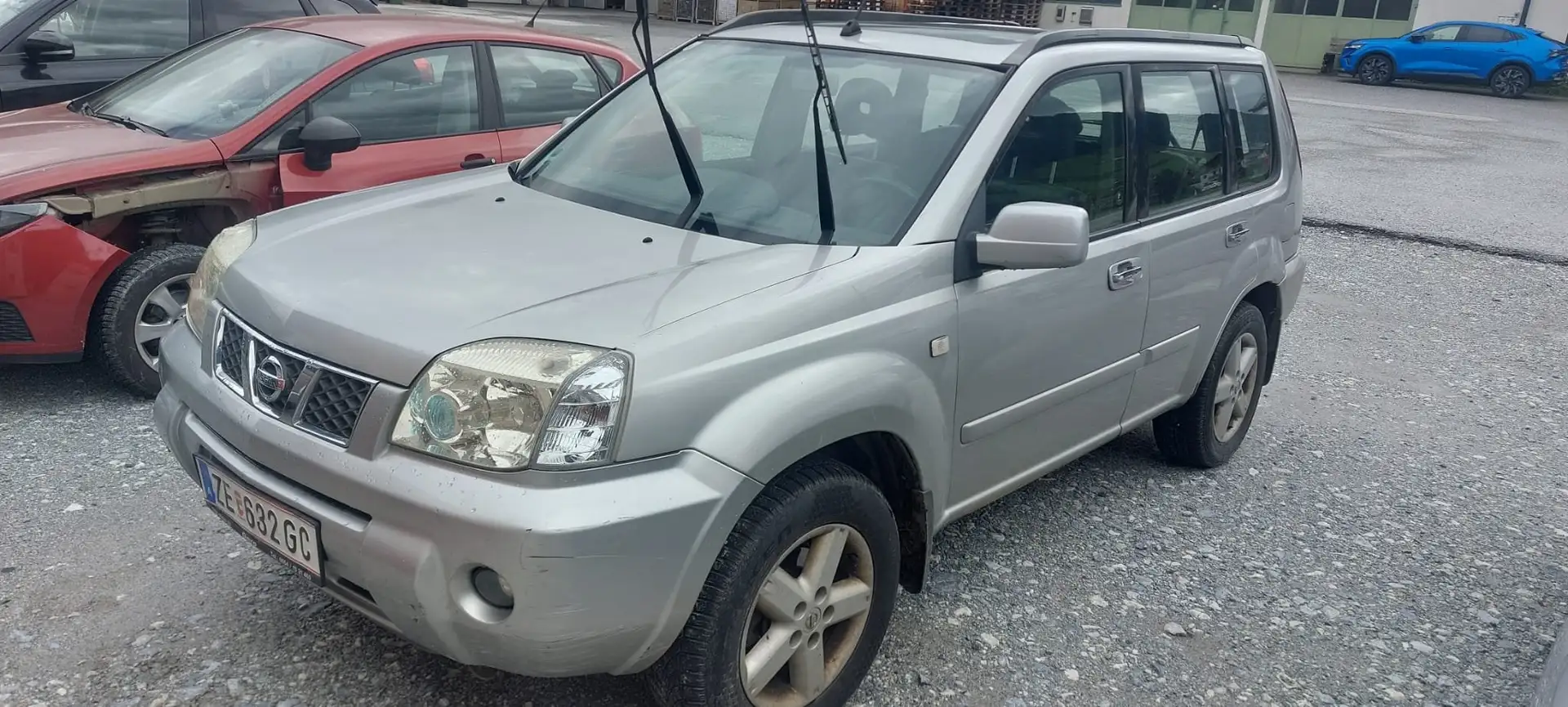 Nissan X-Trail X-TRAIL 2,2 dCi 16V Silber - 1