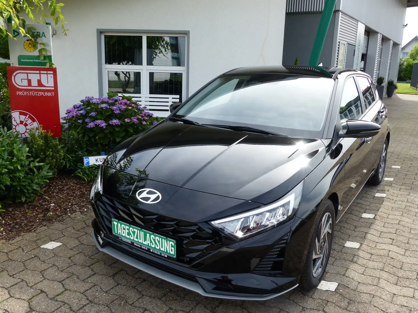 Hyundai i20 1.0 T-GDI GO Plus Sitz/Lenkradheizung Navi Klima Negro - 1