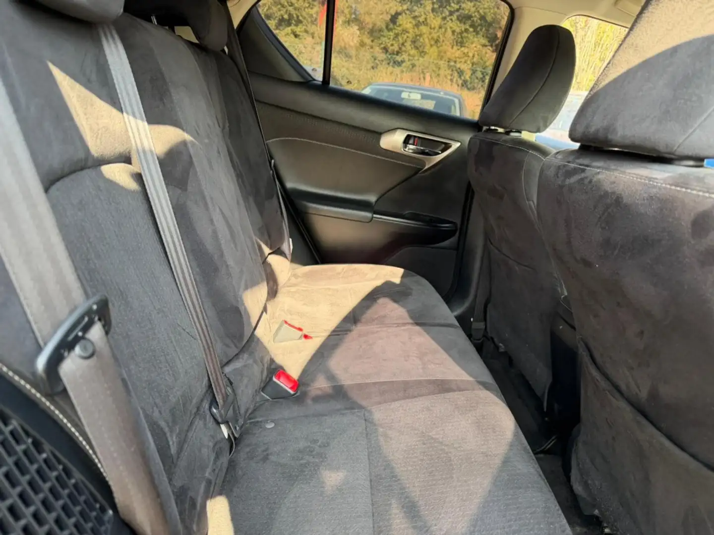 Lexus CT 200h Luxury - 2