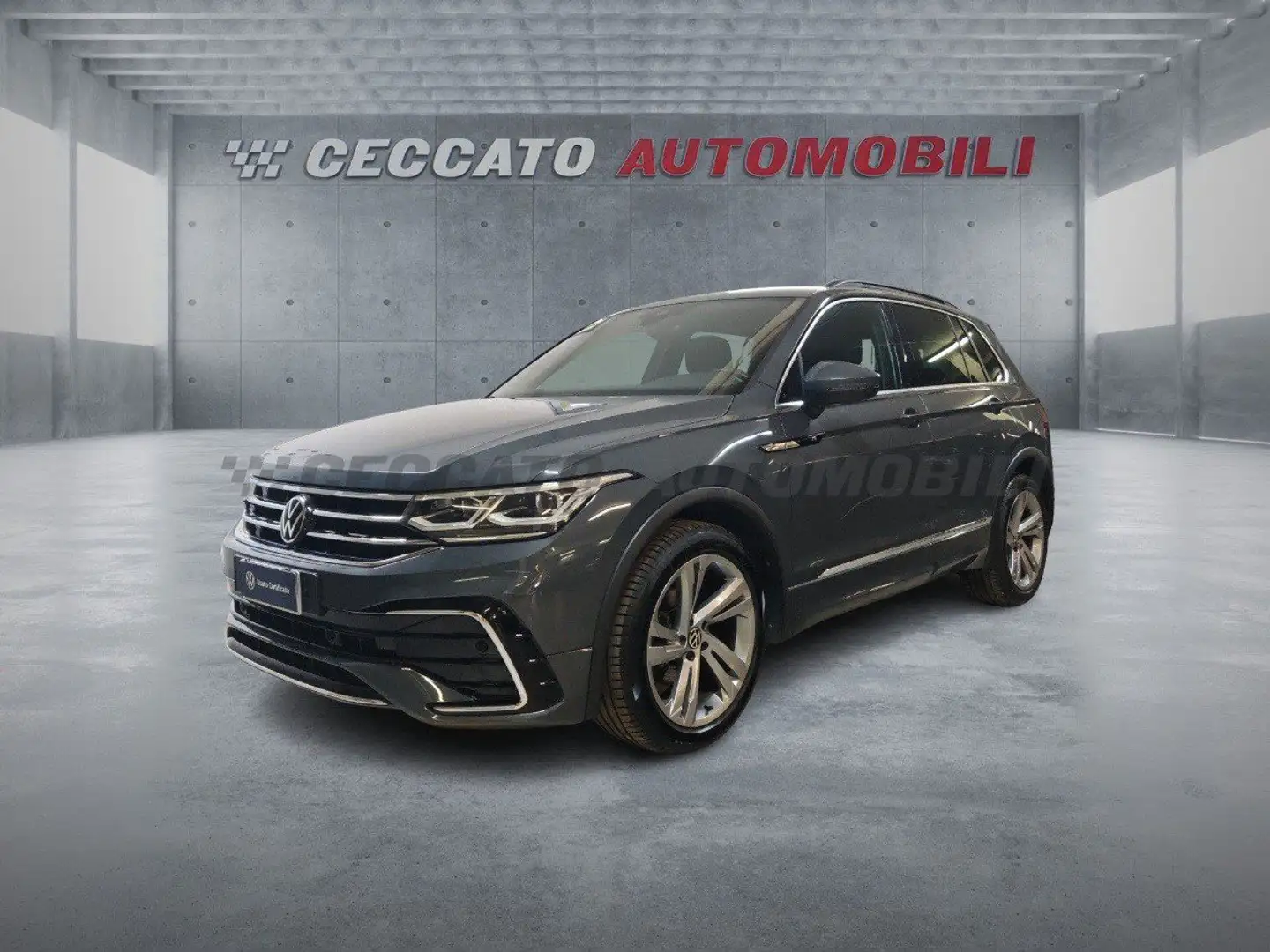 Volkswagen Tiguan II 2021 2.0 tdi R-Line 150cv dsg Grigio - 1