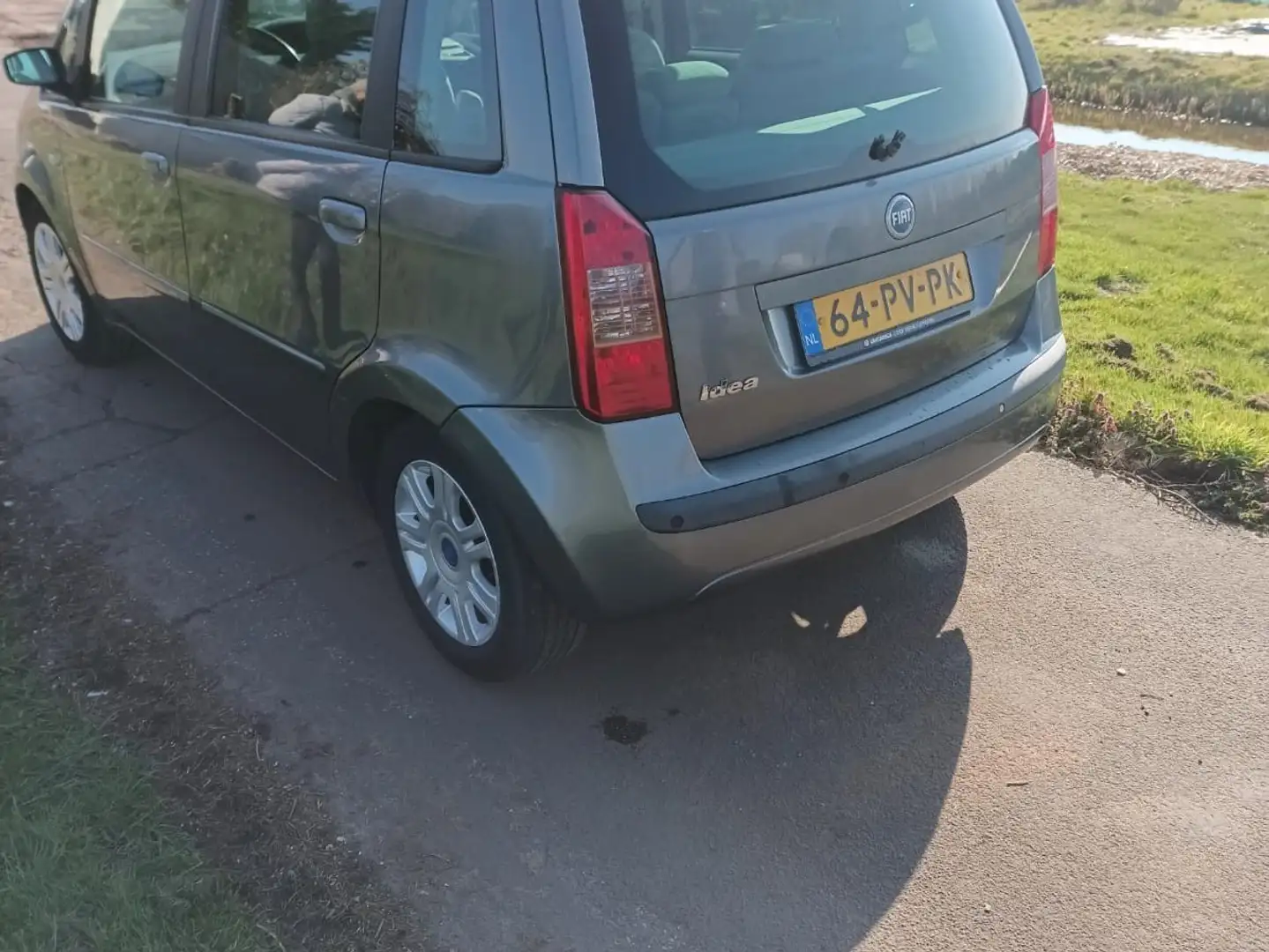 Fiat Idea 1.4-16V Emotion Grijs - 2