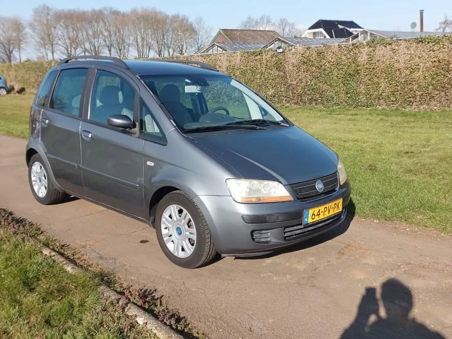 Fiat Idea 1.4-16V Emotion Grijs - 1