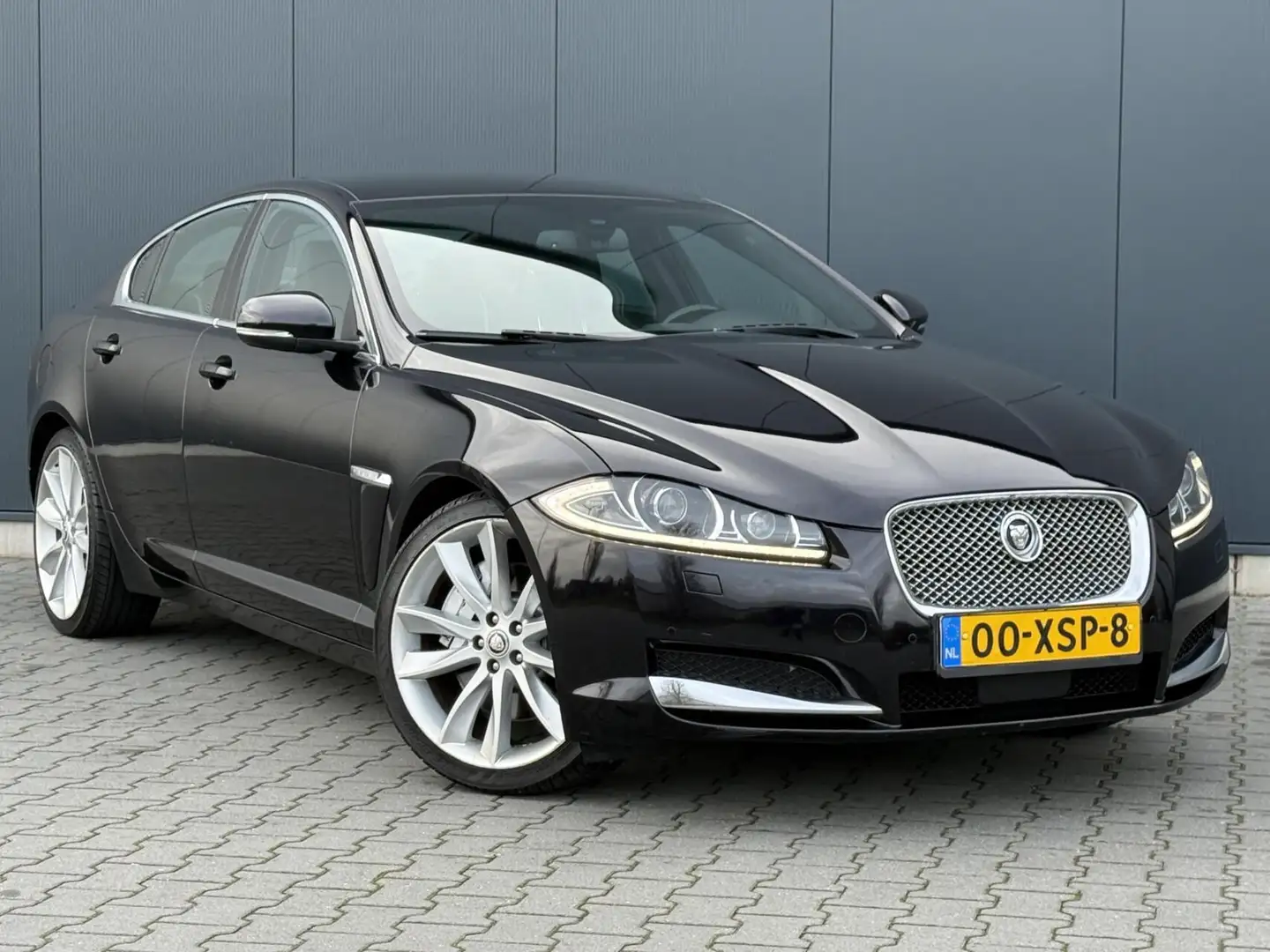 Jaguar XF 5.0 V8 385PK Portfolio Nieuw Model - Leder - Alcan Zwart - 2