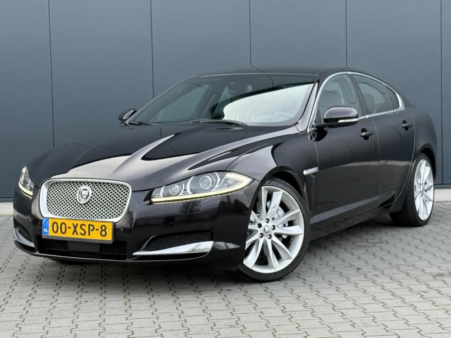 Jaguar XF 5.0 V8 385PK Portfolio Nieuw Model - Leder - Alcan Noir - 1