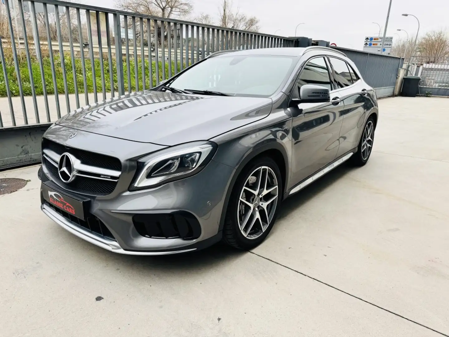 Mercedes-Benz GLA 45 AMG 4Matic 7-DCT Szary - 2