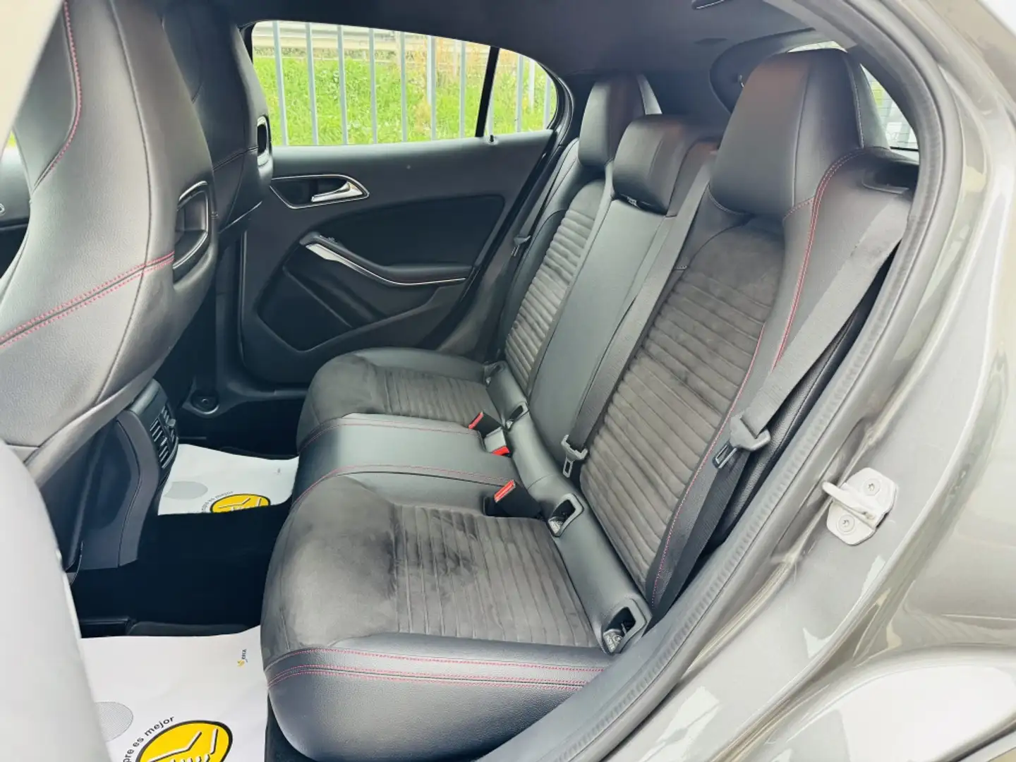 Mercedes-Benz GLA 45 AMG 4Matic 7-DCT Šedá - 2
