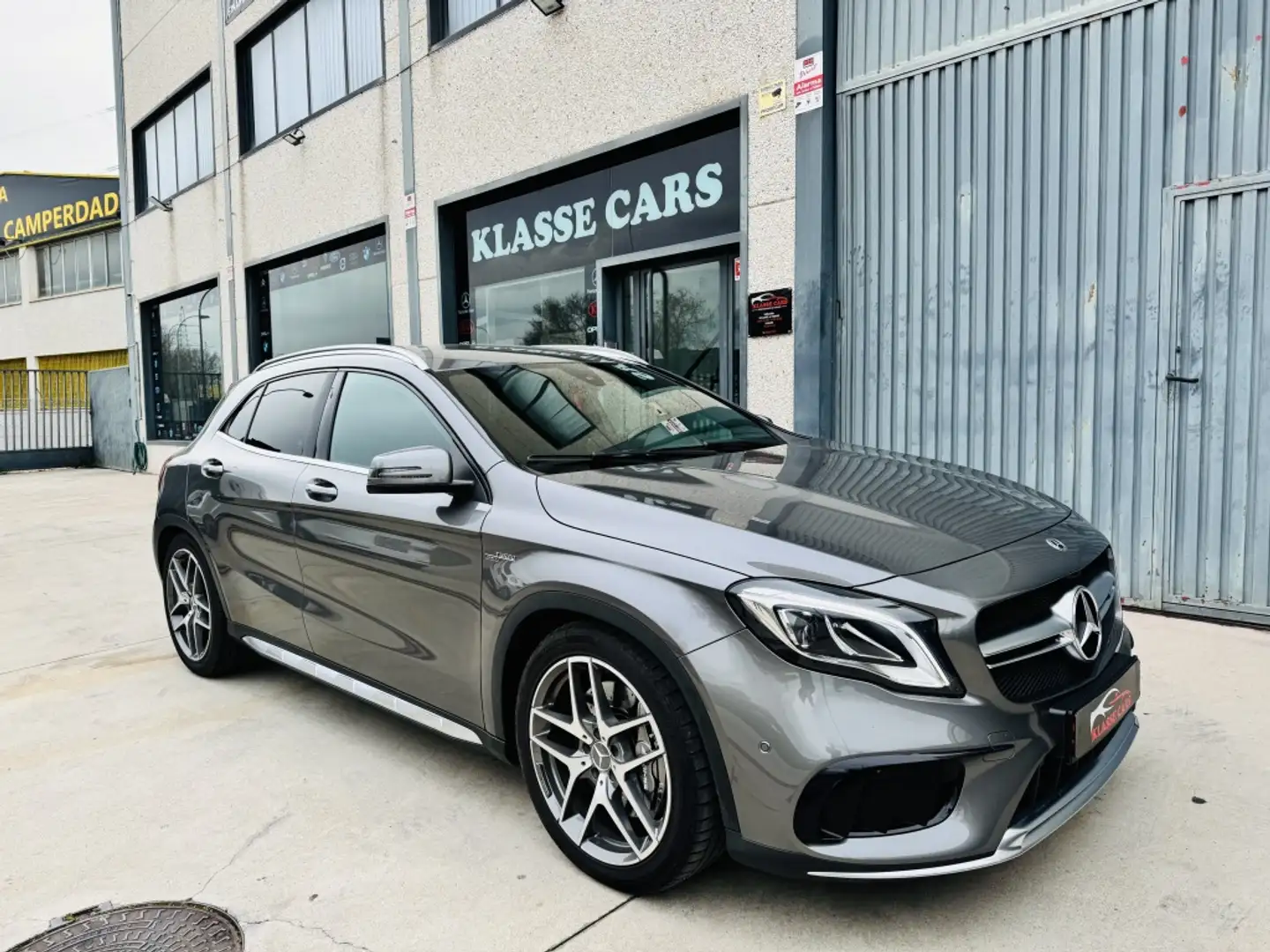 Mercedes-Benz GLA 45 AMG 4Matic 7-DCT Šedá - 1