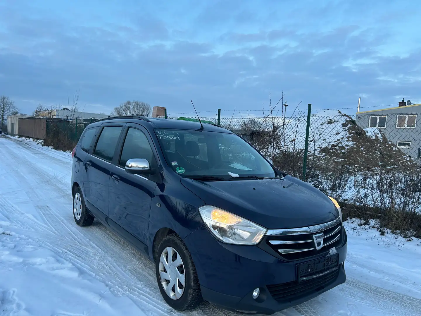 Dacia Lodgy 1.5 Laureate (7Si.)(ZAHNRIEMEN NEU) KLIMA+TEMPOMAT Blau - 1